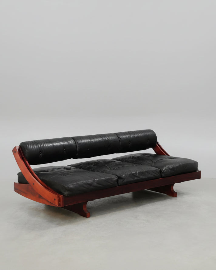 Gianni Songia GS195 Sofa / Daybed for Sormani — side view of black leather cushions