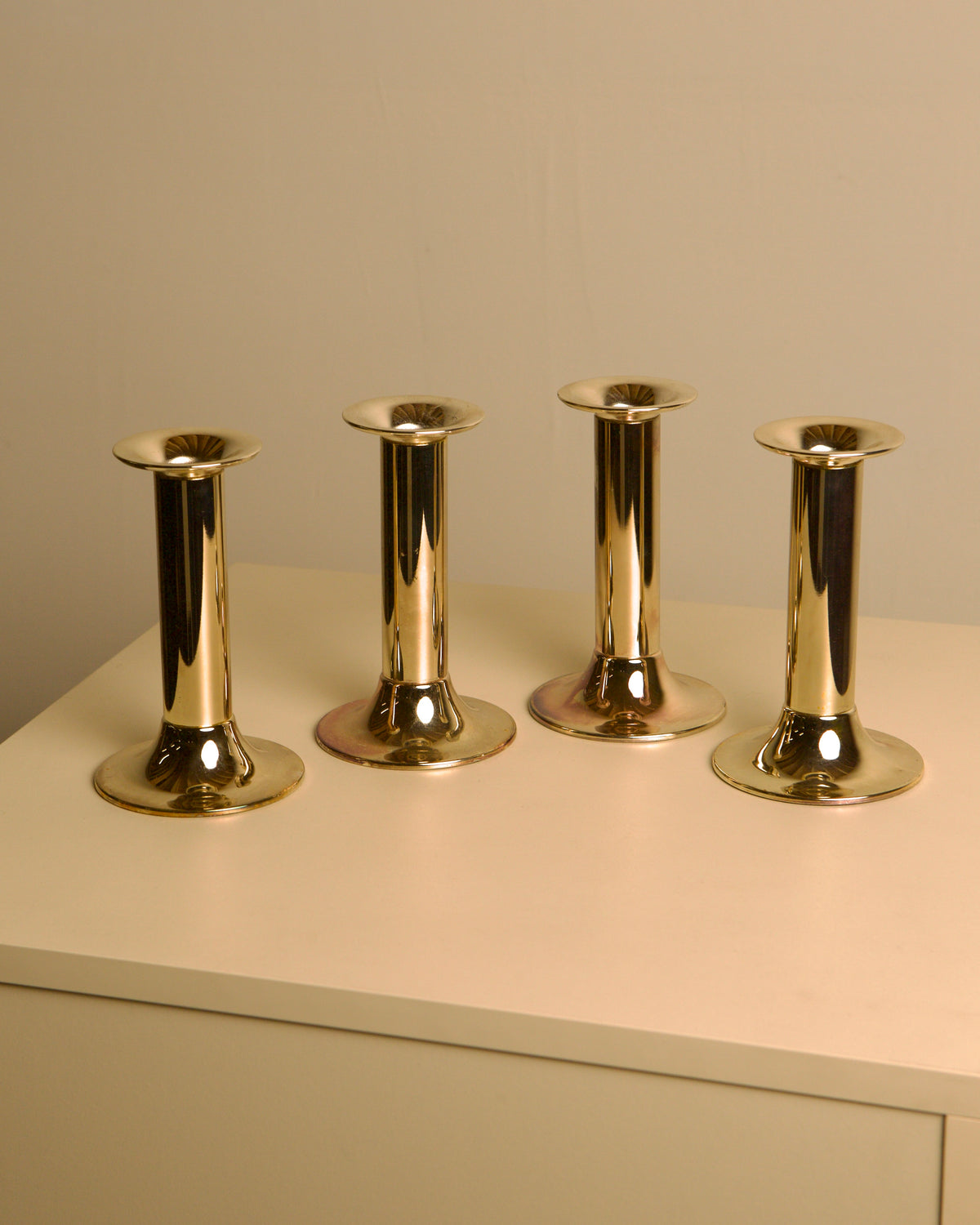 Set of 4 Italian silvered metal candle holders, 1970s — close-up