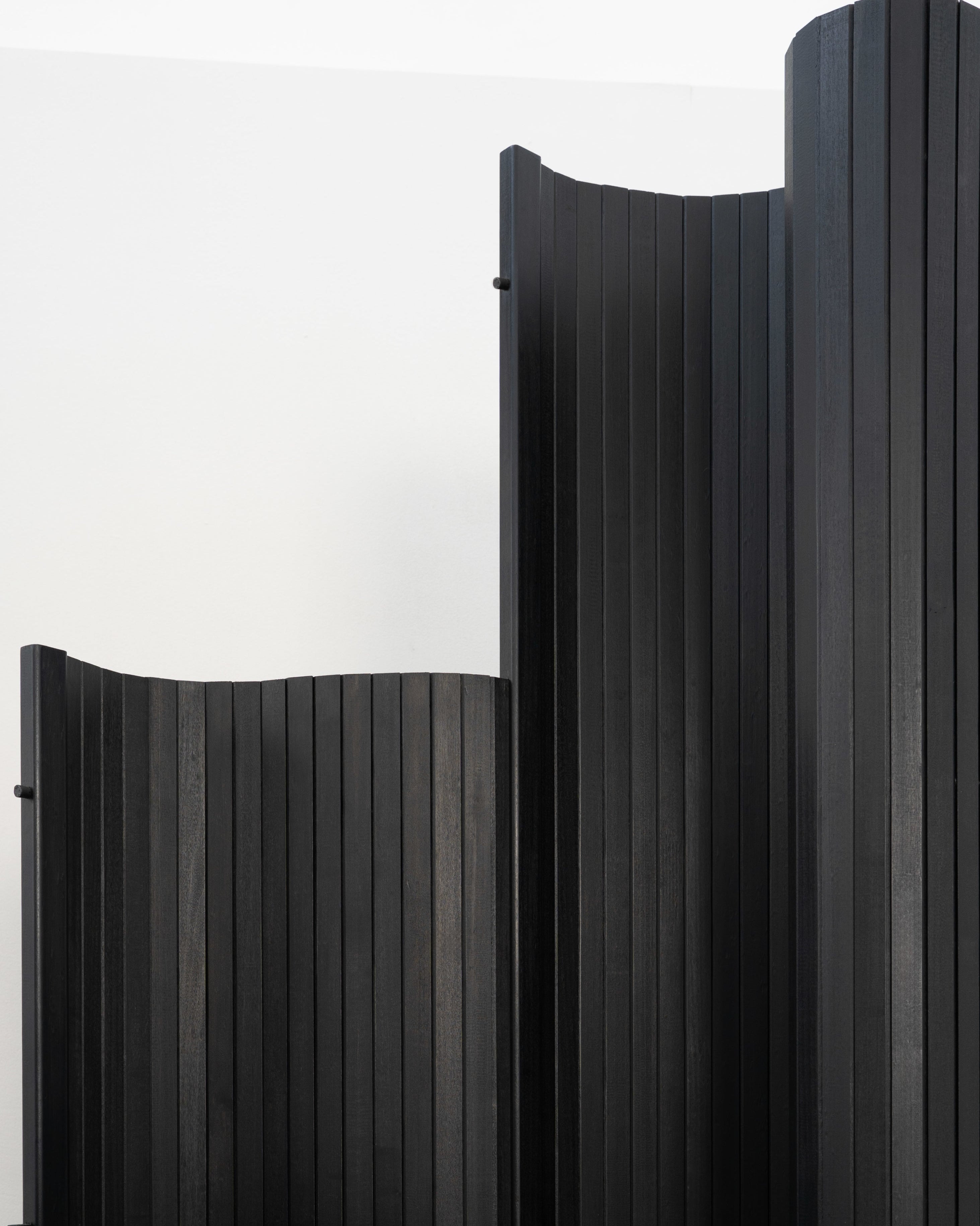 Écran Tambour Sculptural en Peuplier Fumé par Tom Roberts