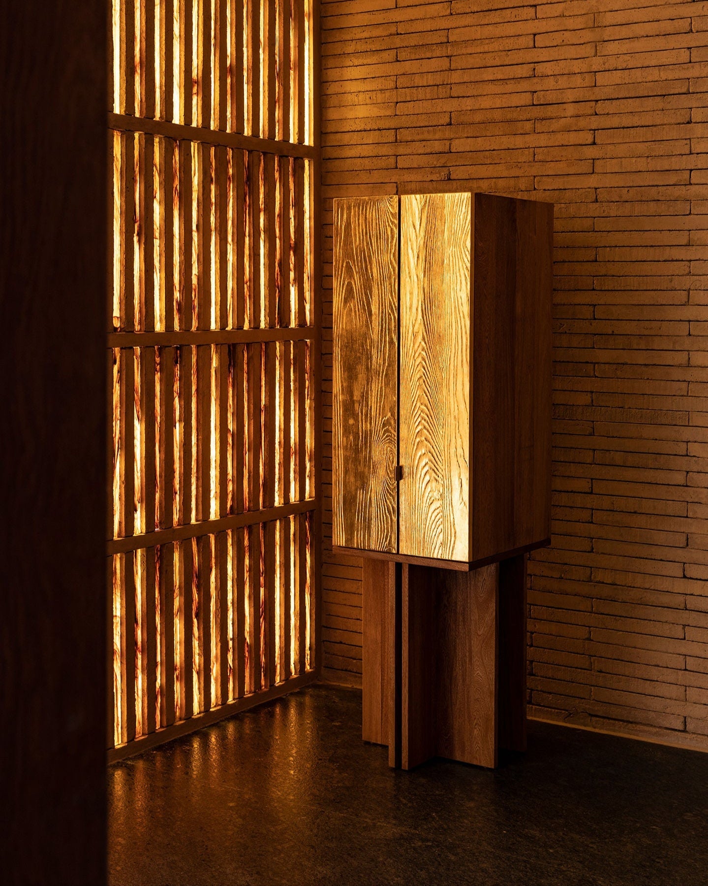 'Aurum' Cabinet 100 | Limited Edition 20 — side angle