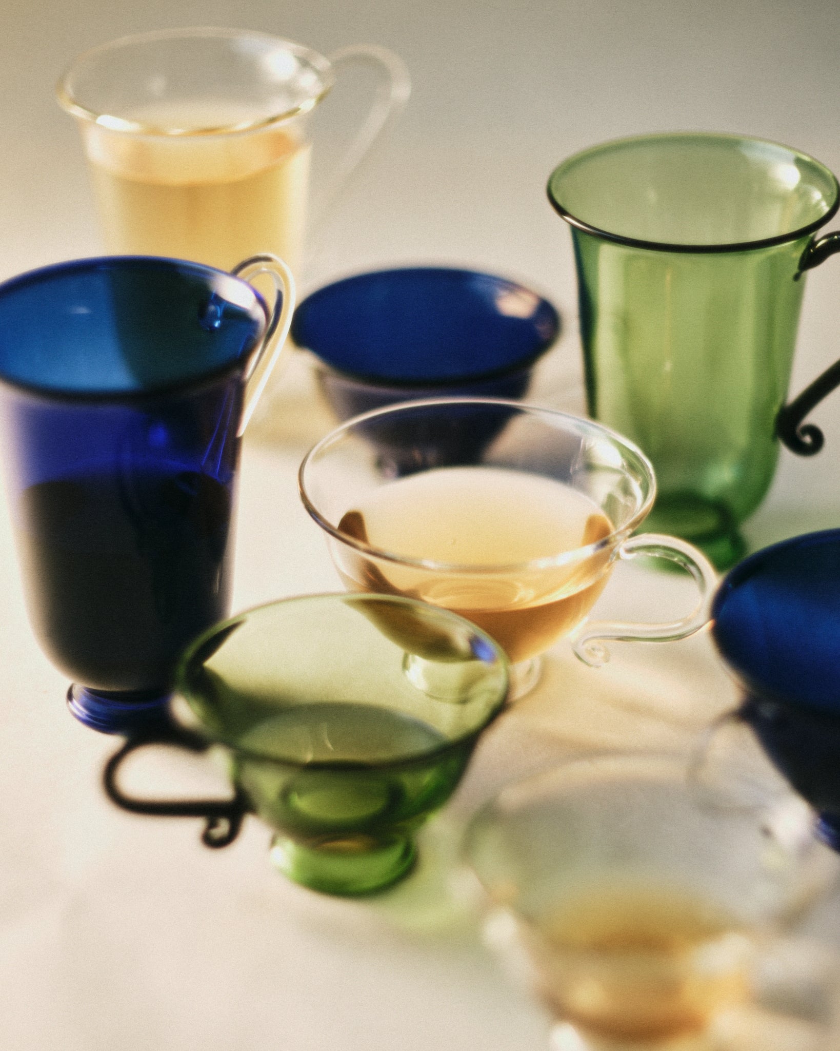 L'Espresso Set — arranged on a light surface with colorful glass cups