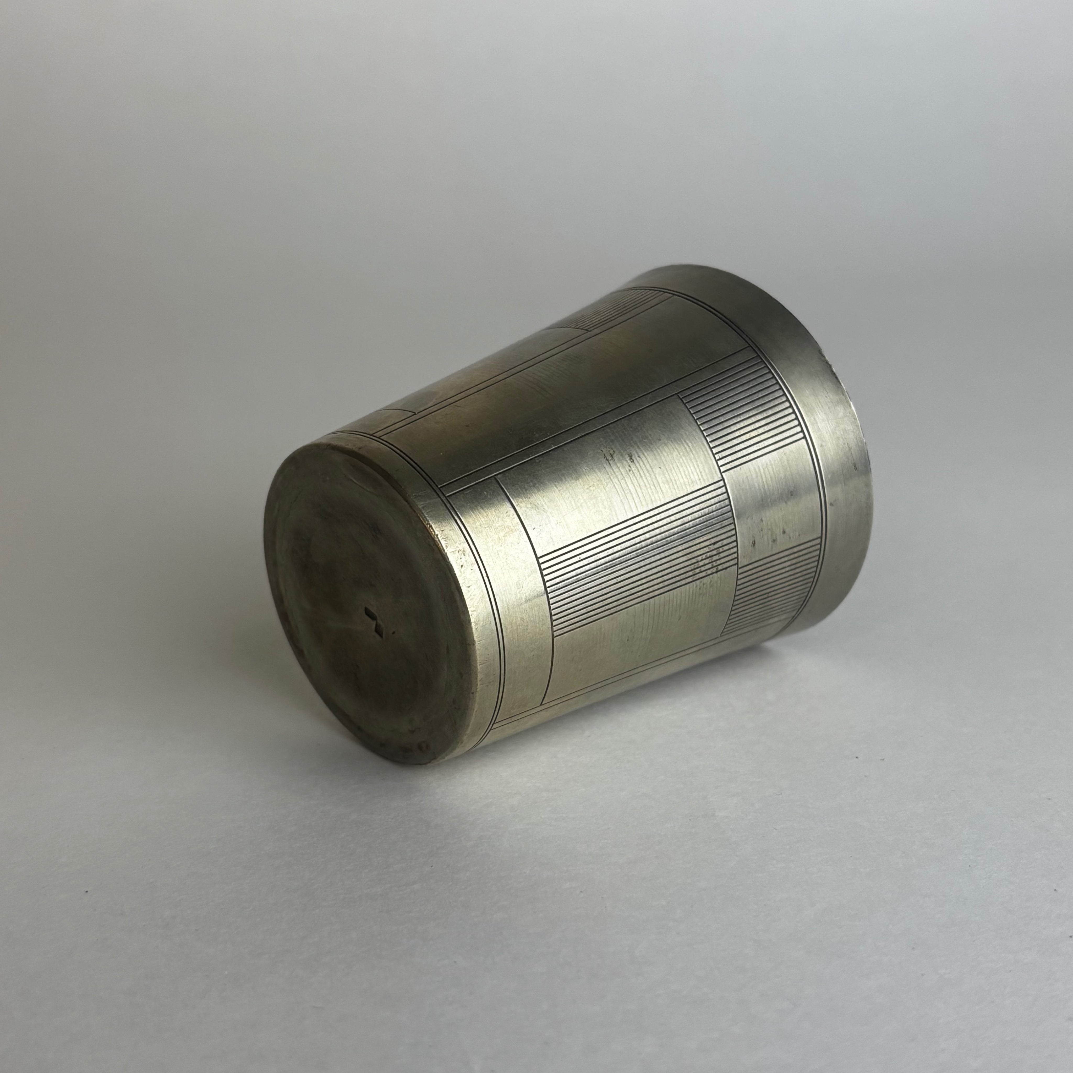 French Art Deco Tumbler W/ Original Box — detail view