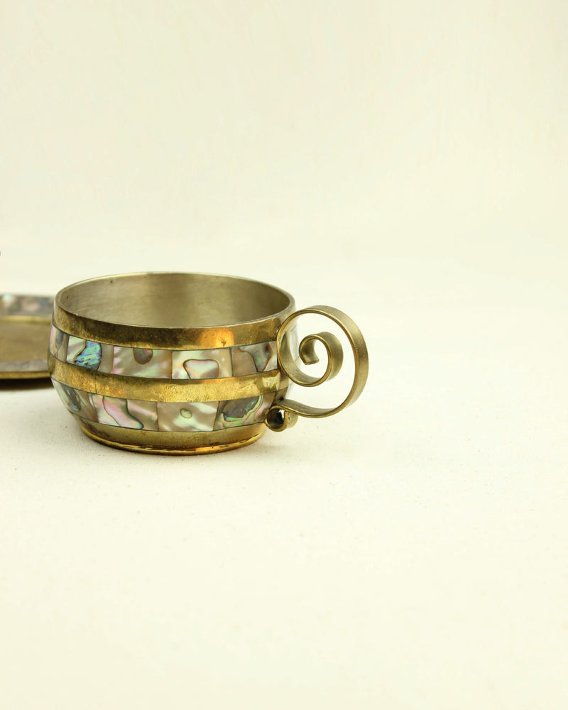 Taza Abulón — close-up of brass cup with abalone inlay