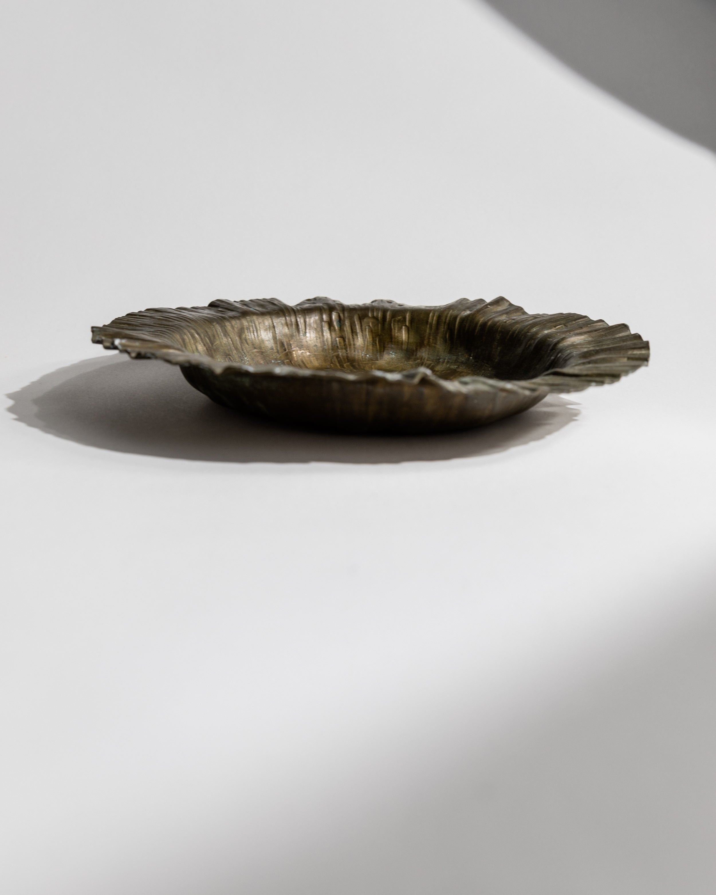 1960s brass shell-shaped decorative bowl by Marioni Italy