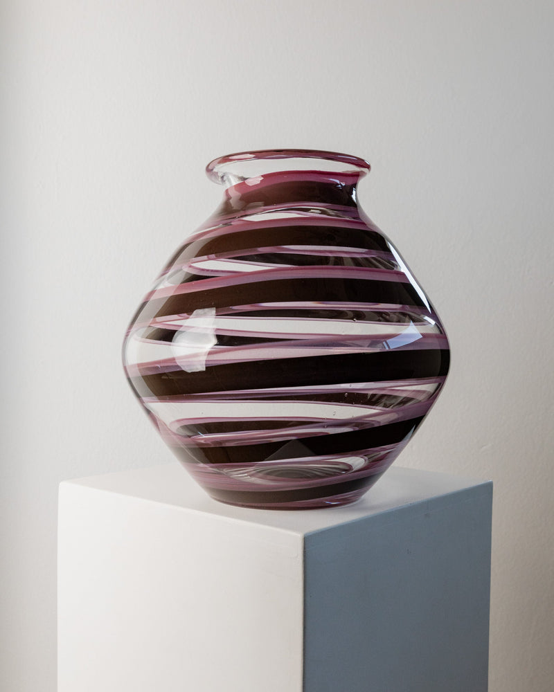 Large Murano Glass Vase, Italy 1970s — close-up of swirled pink glass design