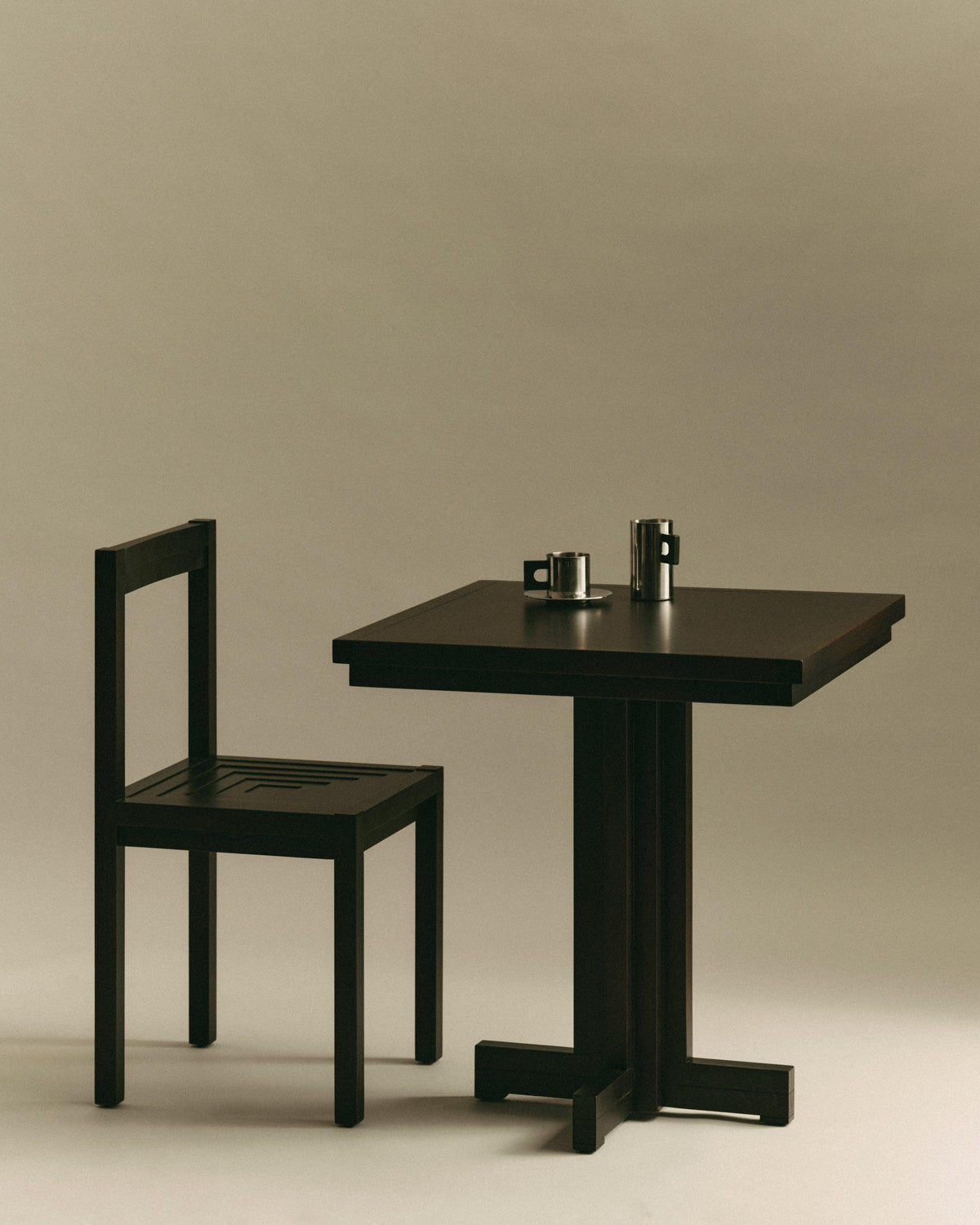 FRANKIE TABLE — side angle