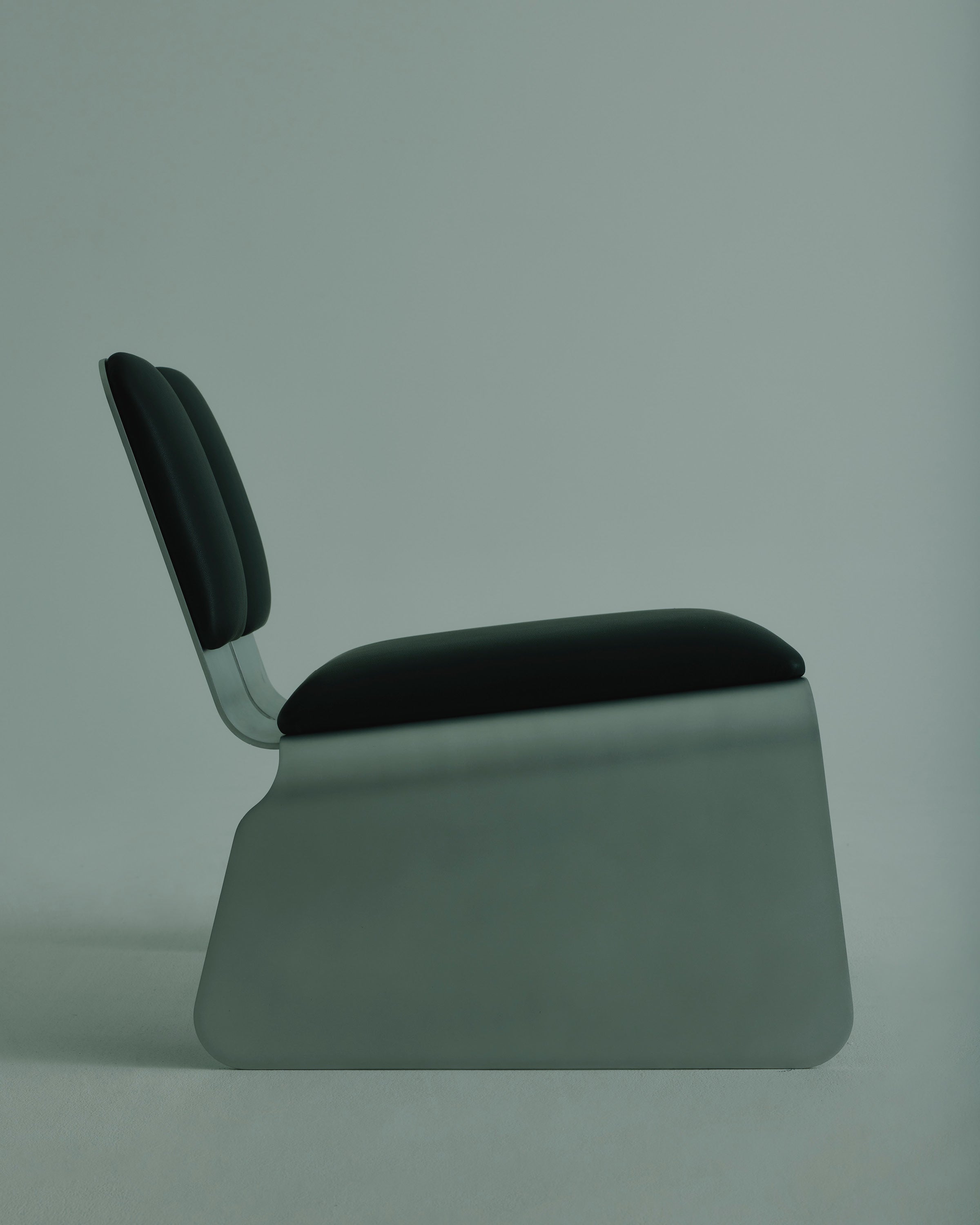 Rounded Edges Lounge Chair — detail view