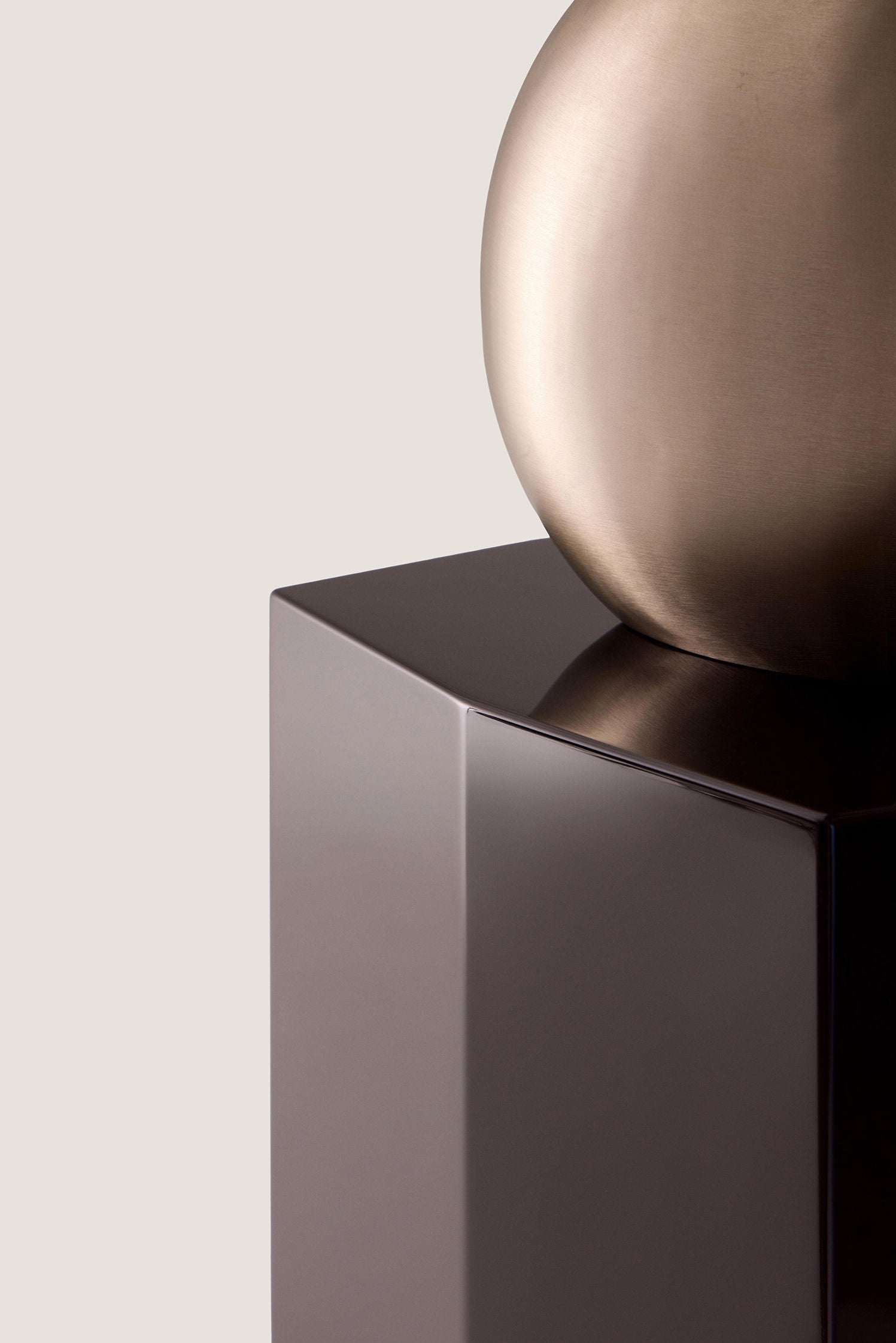'Ame II' Lacquer Pedestal — lifestyle setting