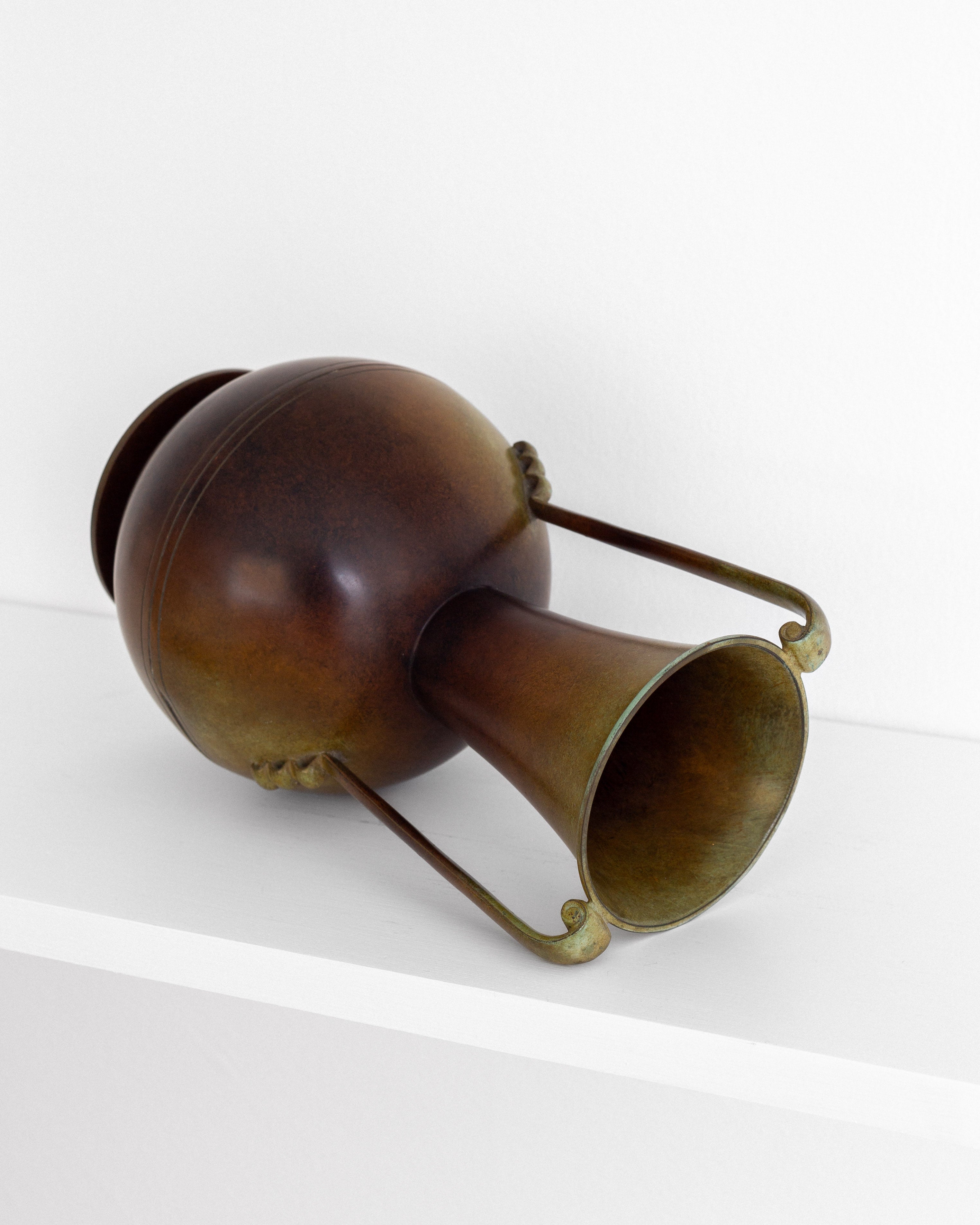 Vase Art Déco Élégant par Ystad-Metall, Suède, Années 1930