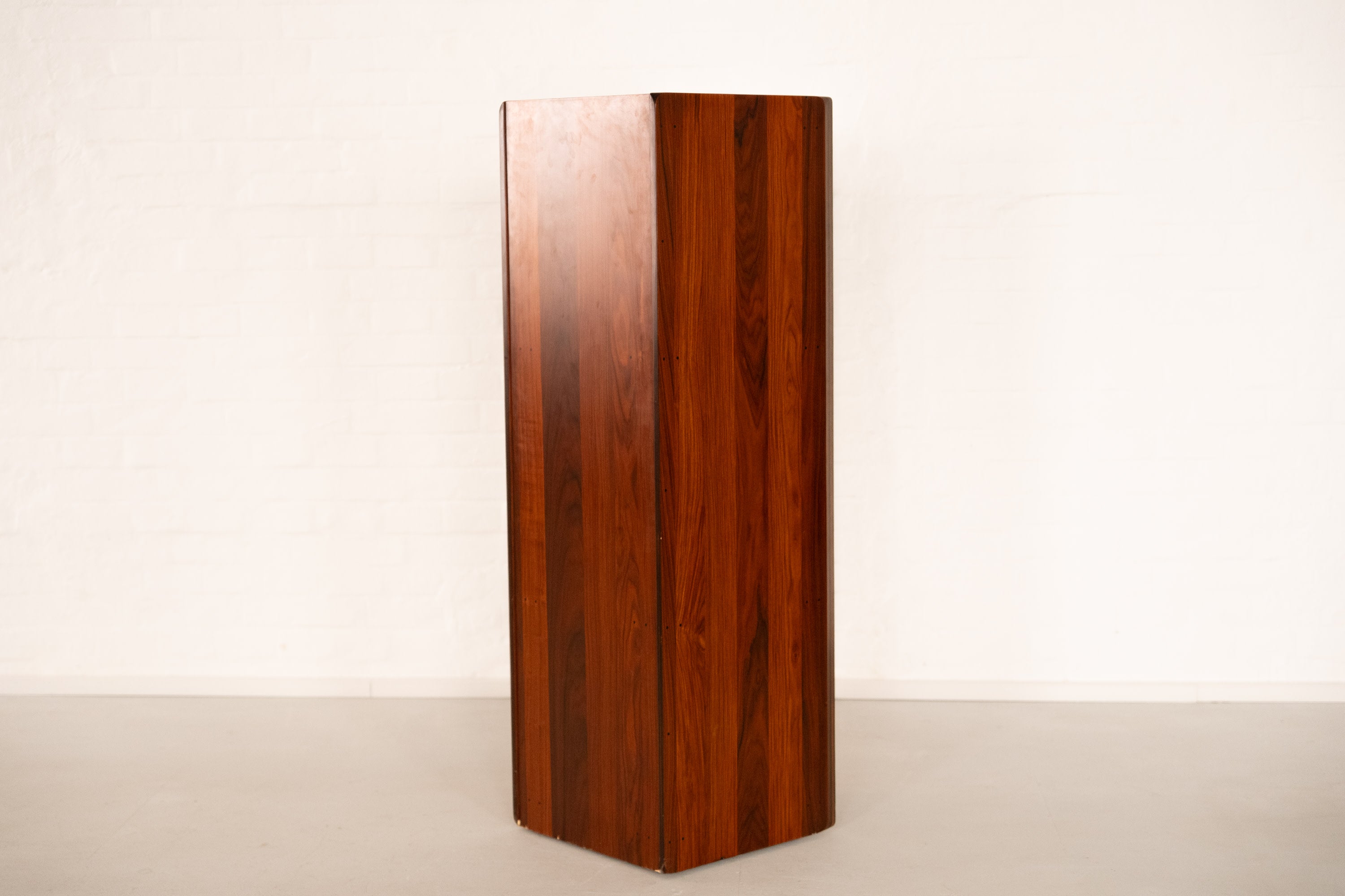 Artona Shelf by Afra & Tobia Scarpa for Maxalto — angled view of rich wooden texture