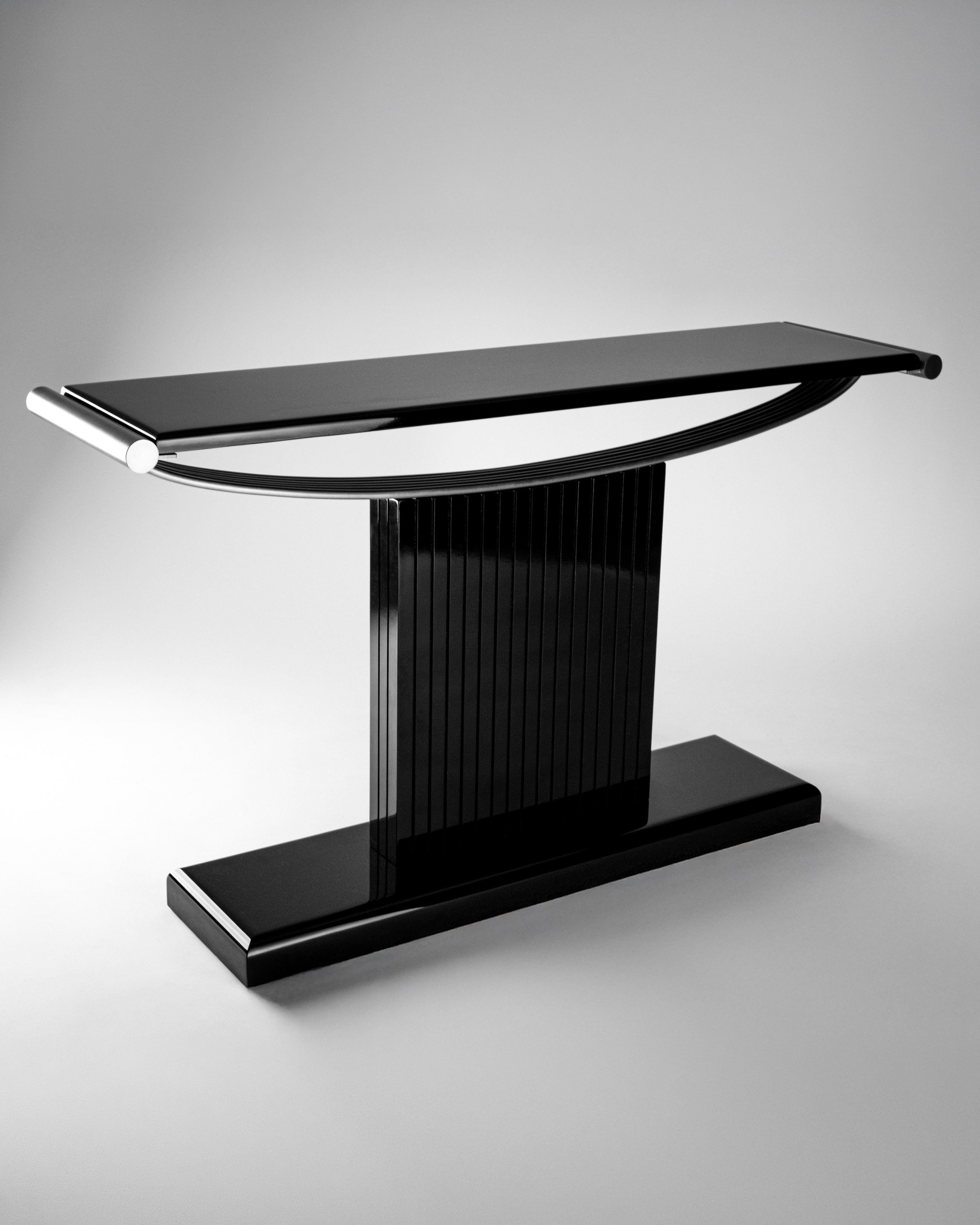 Console "The Portico" | Stainless Steel & Lacquered Wood — close-up