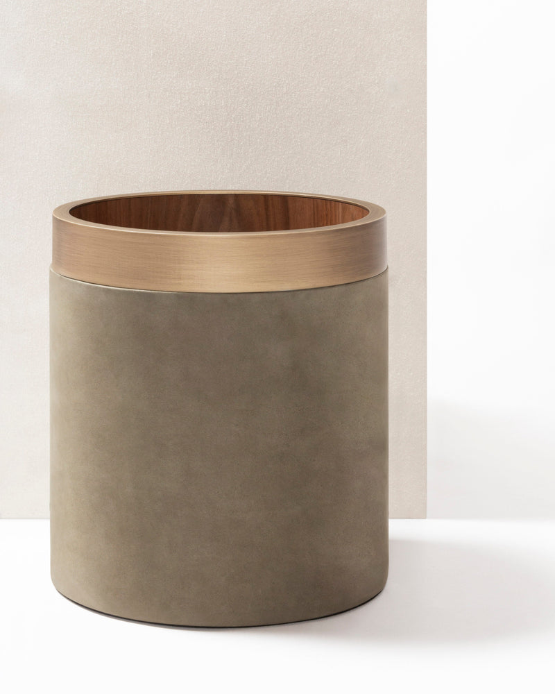DAMA round bathroom bin in taupe leather with brass rim