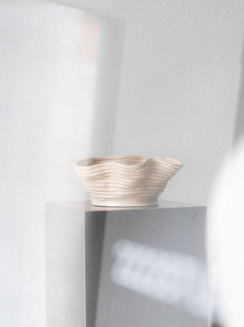 Wobbly Bowl Natural — detail view