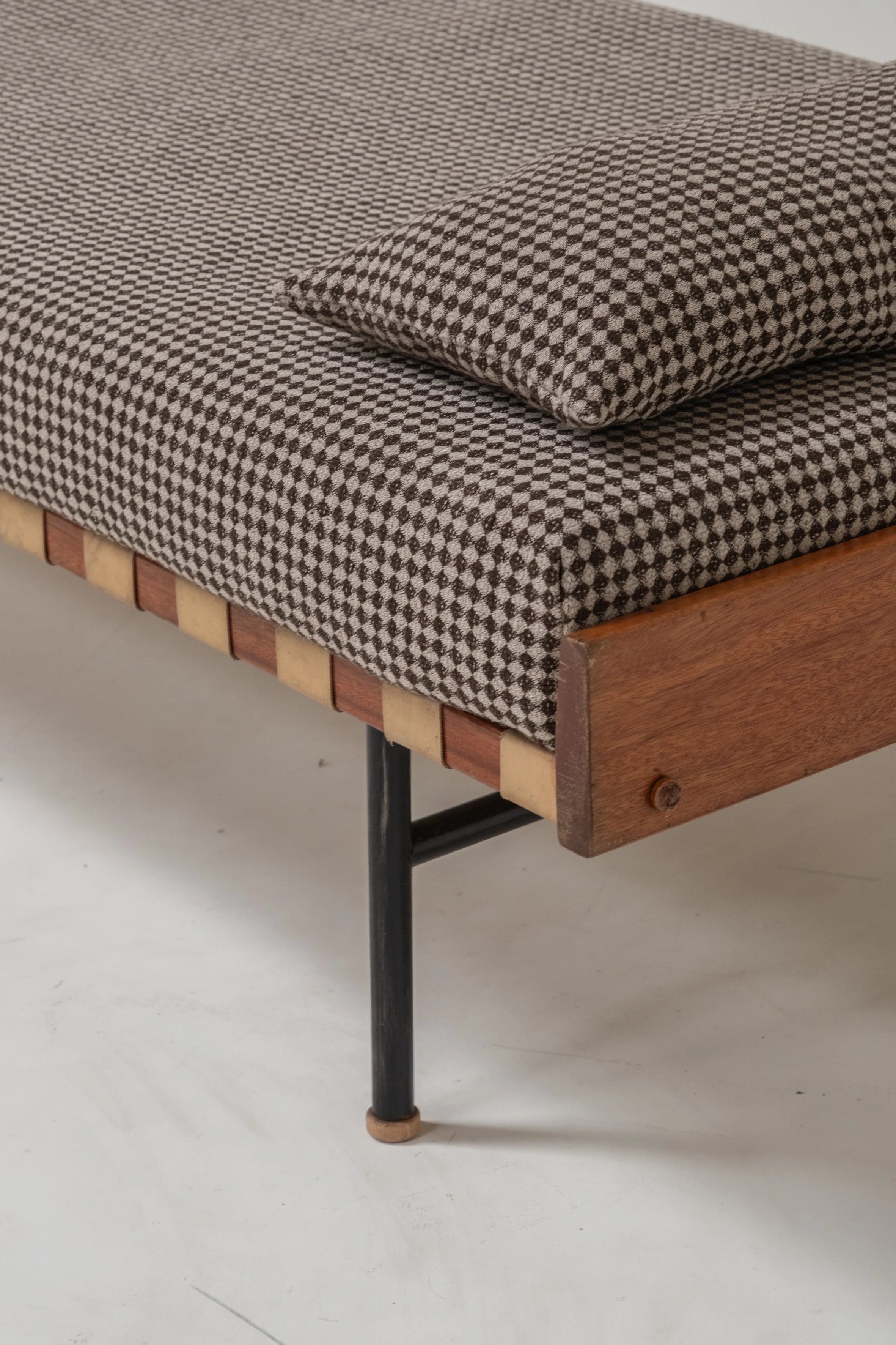 Daybed by Edoardo Gellner, Italy 1970 — detail view