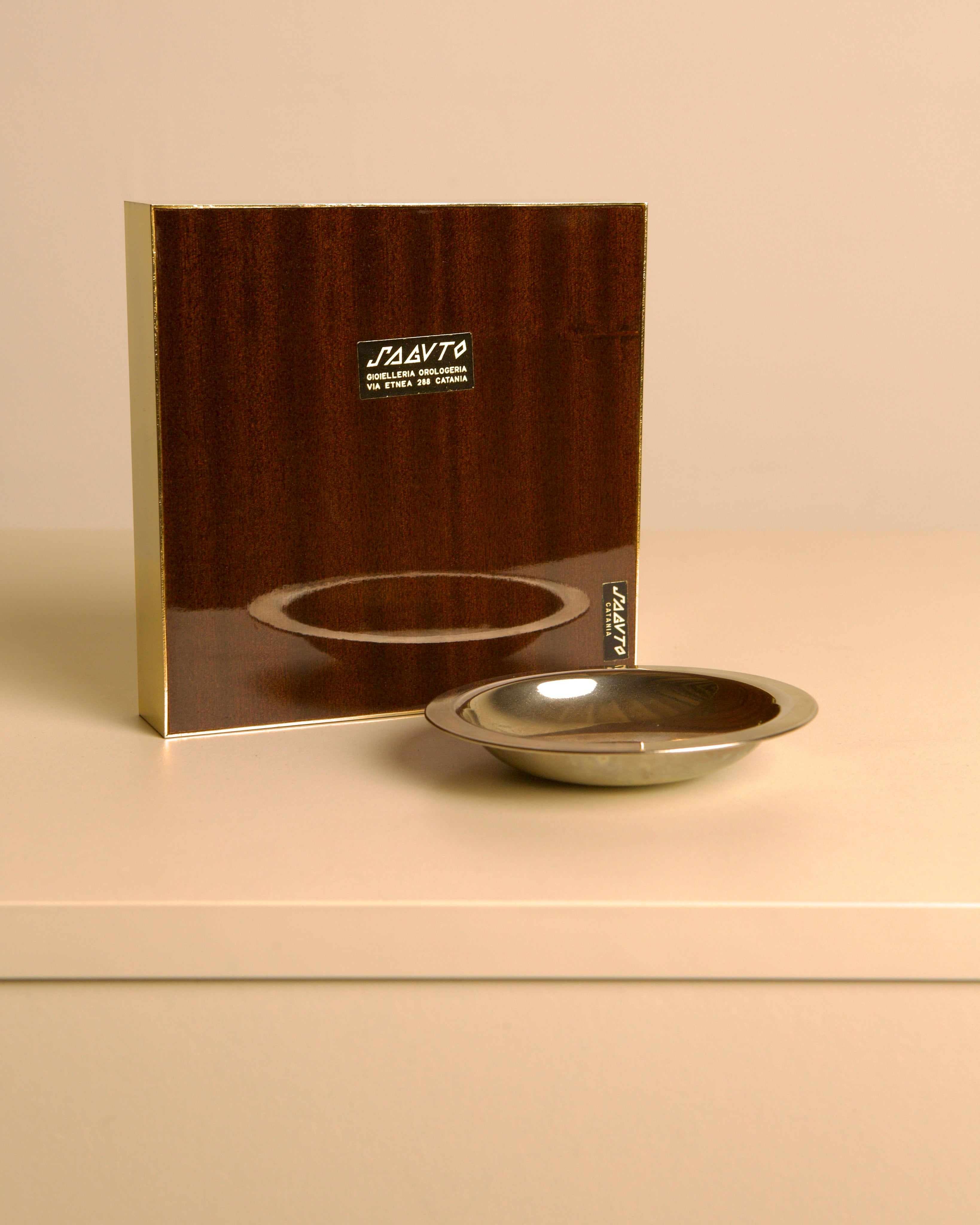Holywood Regency Silver-plated Metal Vide-poche 70s — displayed on white shelf with box