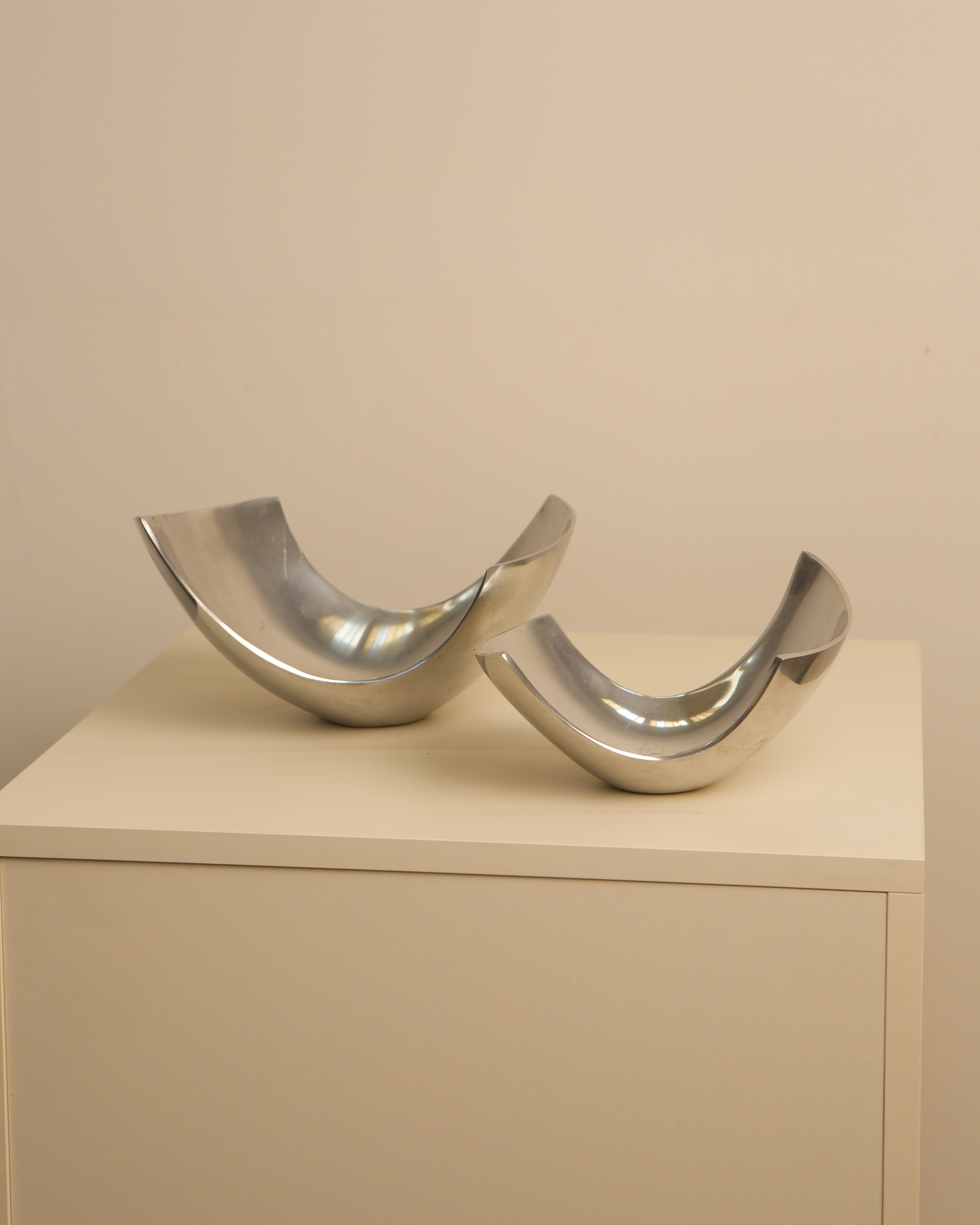Pair of polished metal Italian fruit baskets from the 1980s