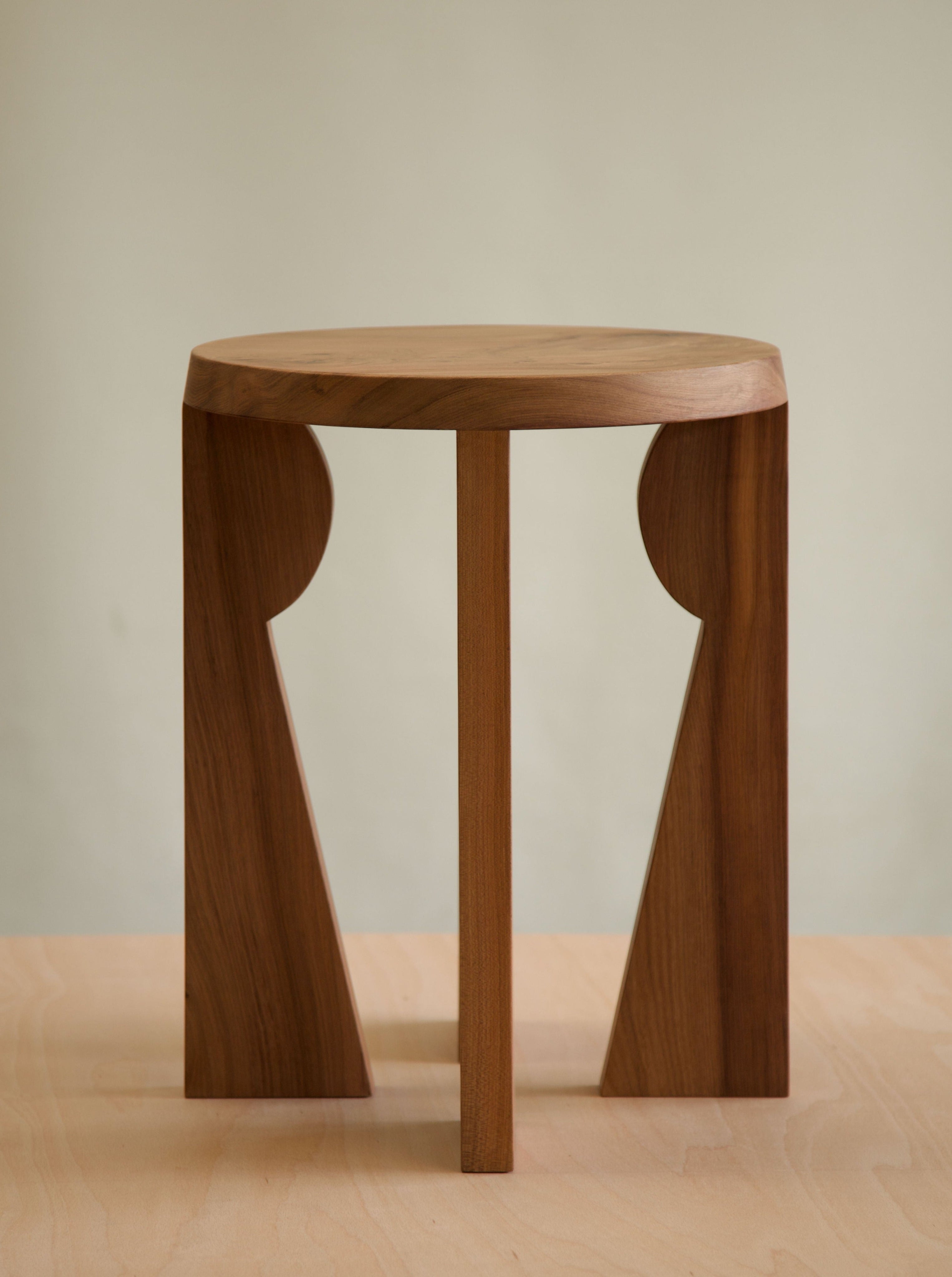 Figure Side Table 04 — close-up