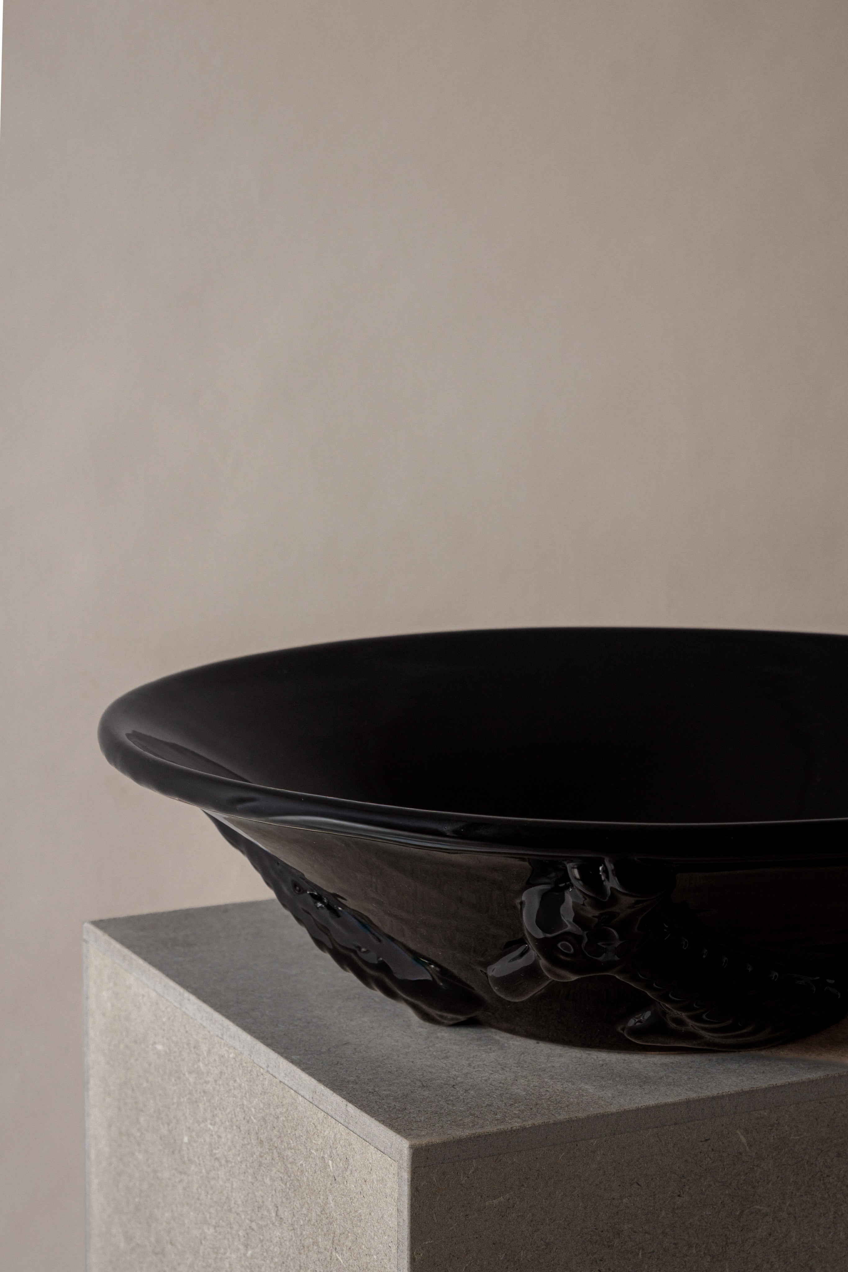 The Drago Bowl in Ceramic — detail view