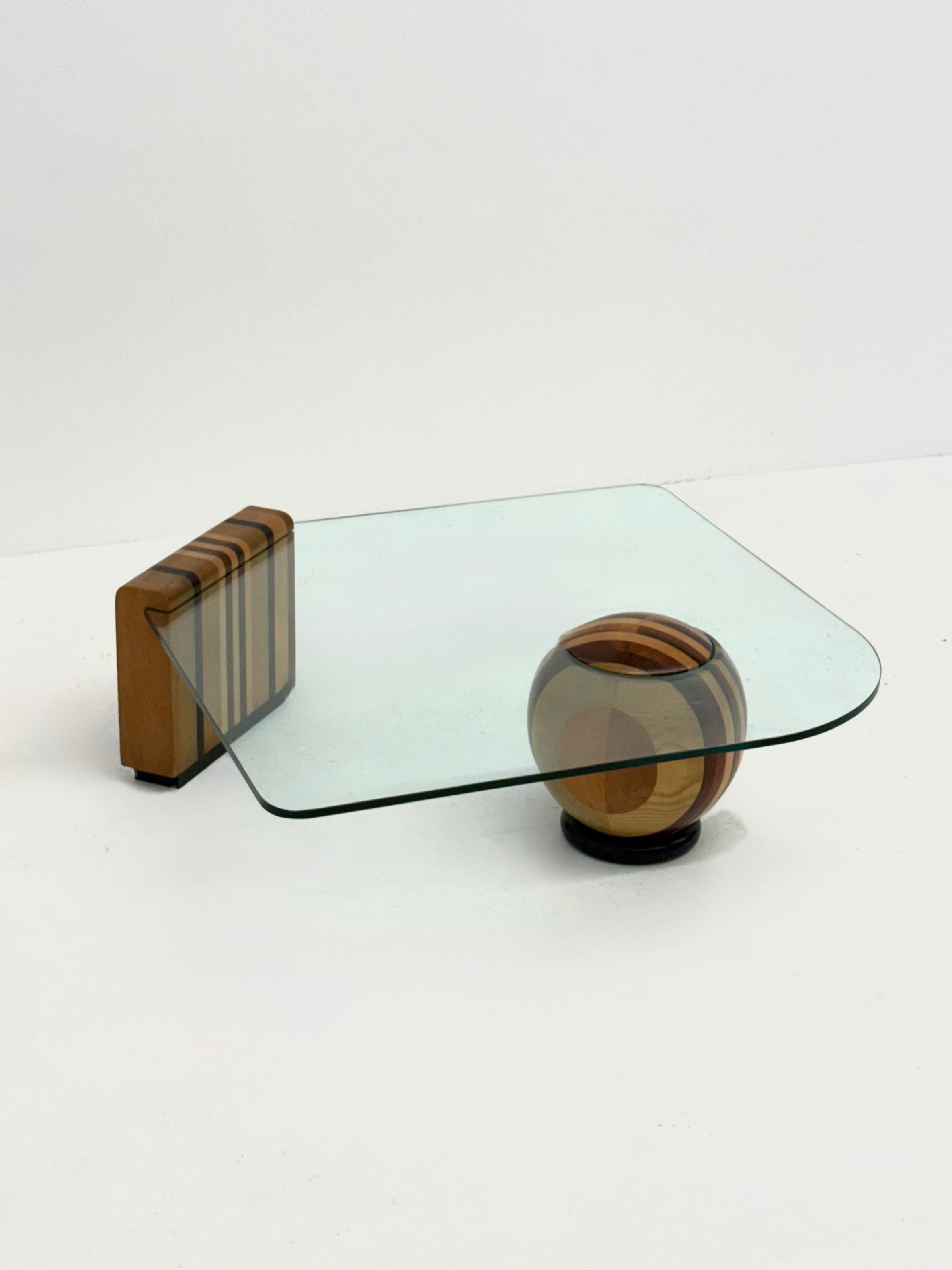 Vintage Metafora coffee table by Massimo & Lella Vignelli for Casigliani — close-up
