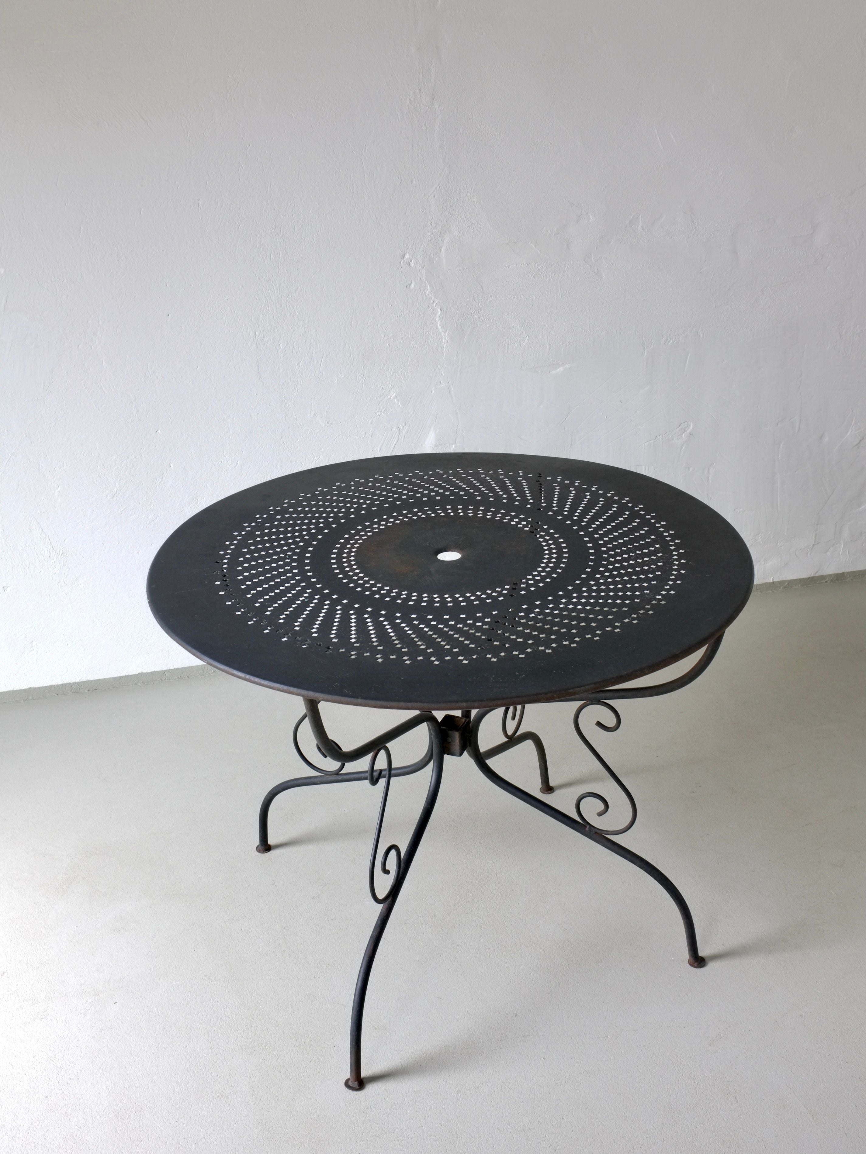 Ensemble de salle à manger de jardin en fer forgé, France des années 1950