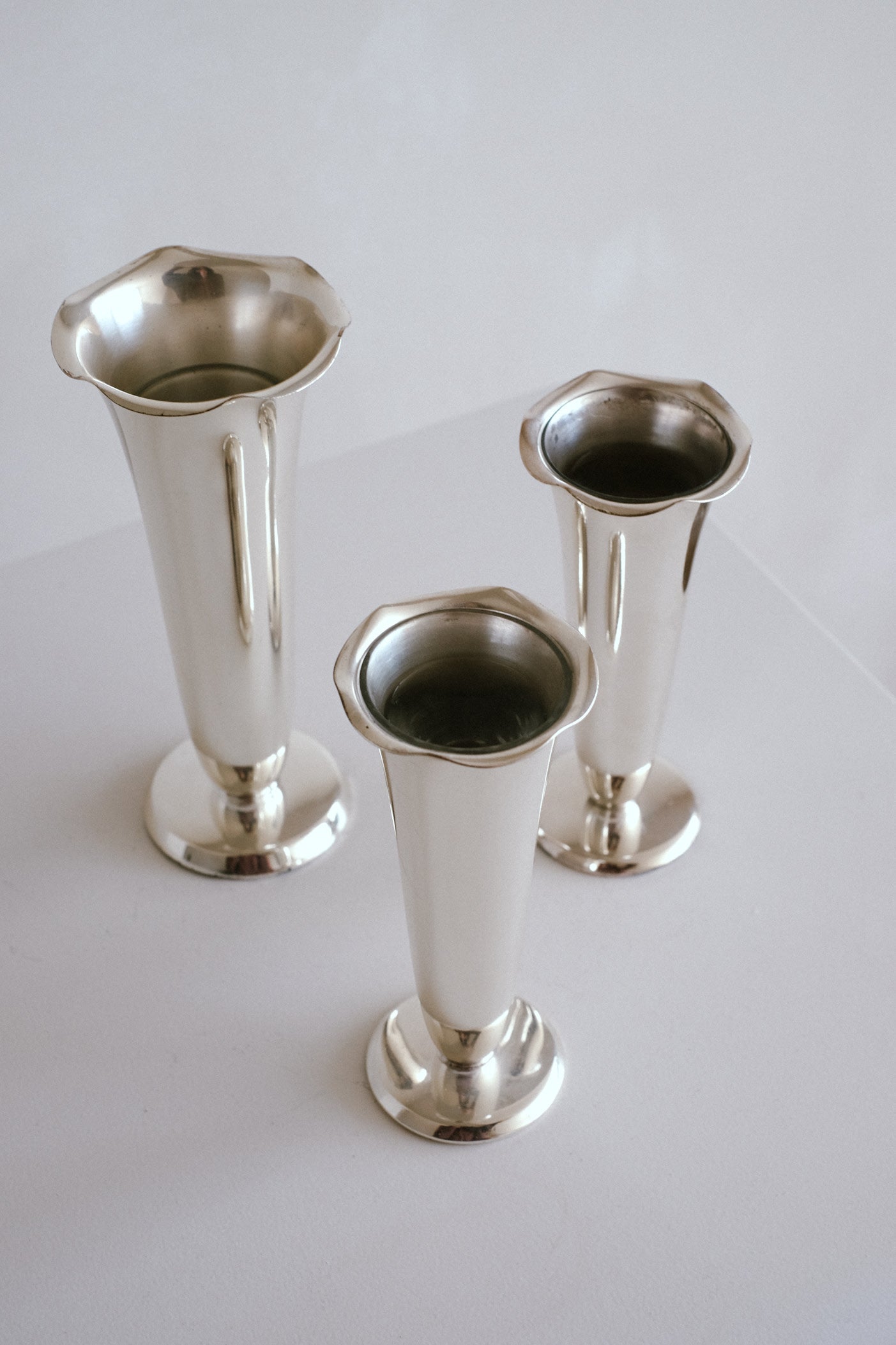 Set of 3 silver-plated vases  — lifestyle setting