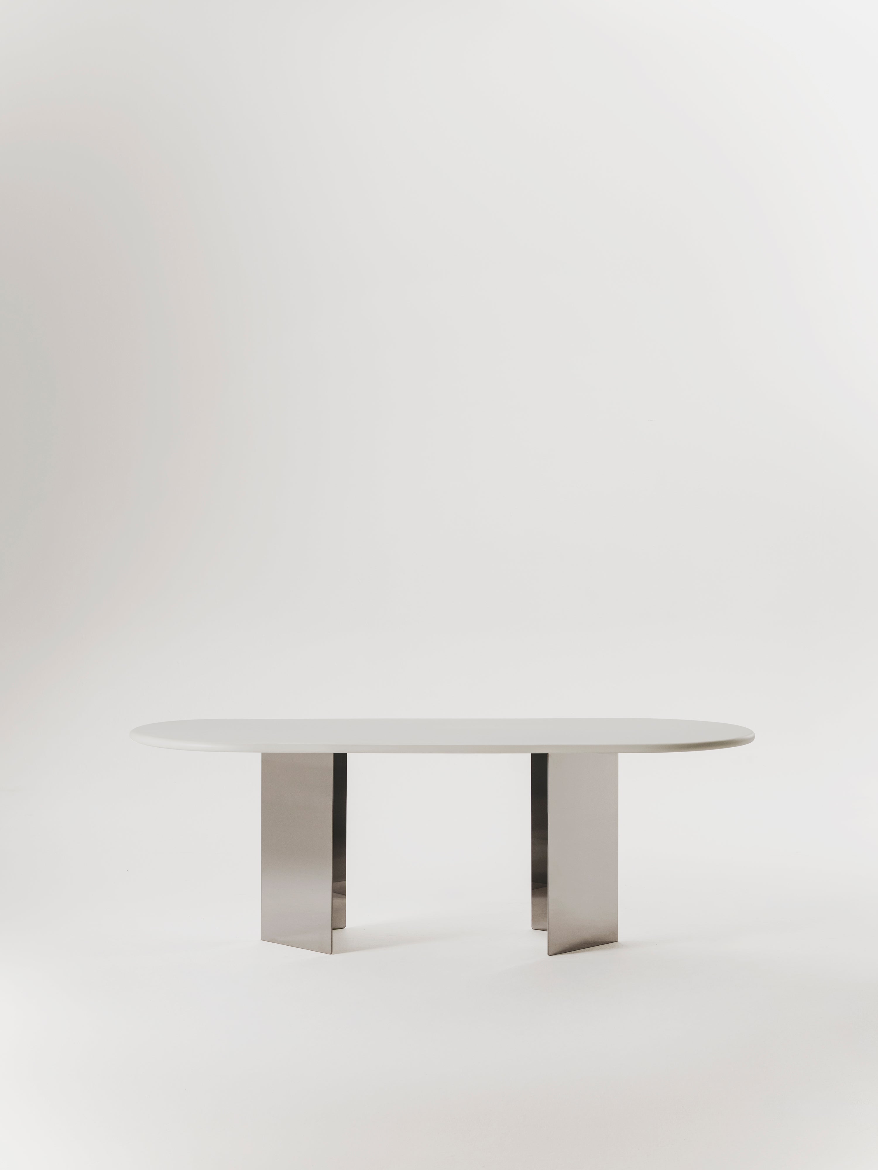 Adol dining table — close-up