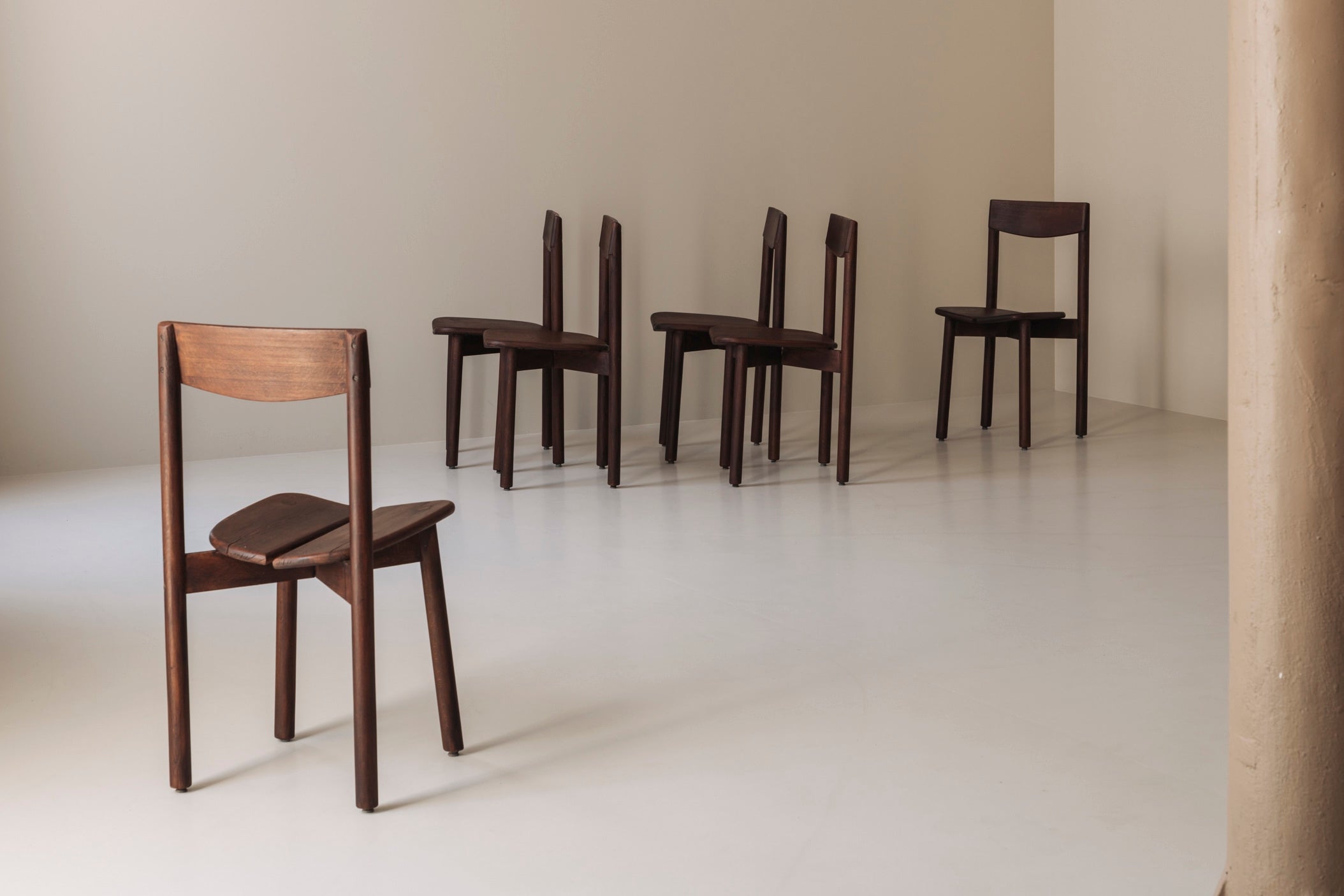A rare and highly sculptural set dining chairs by Pierre Gautier-Delaye, France 1960s — side angle