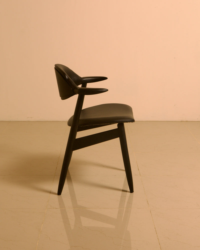 Dutch "Buffalo" Armchair in Wood and Black leather, 1960s — side profile highlighting black leather seat and wooden frame