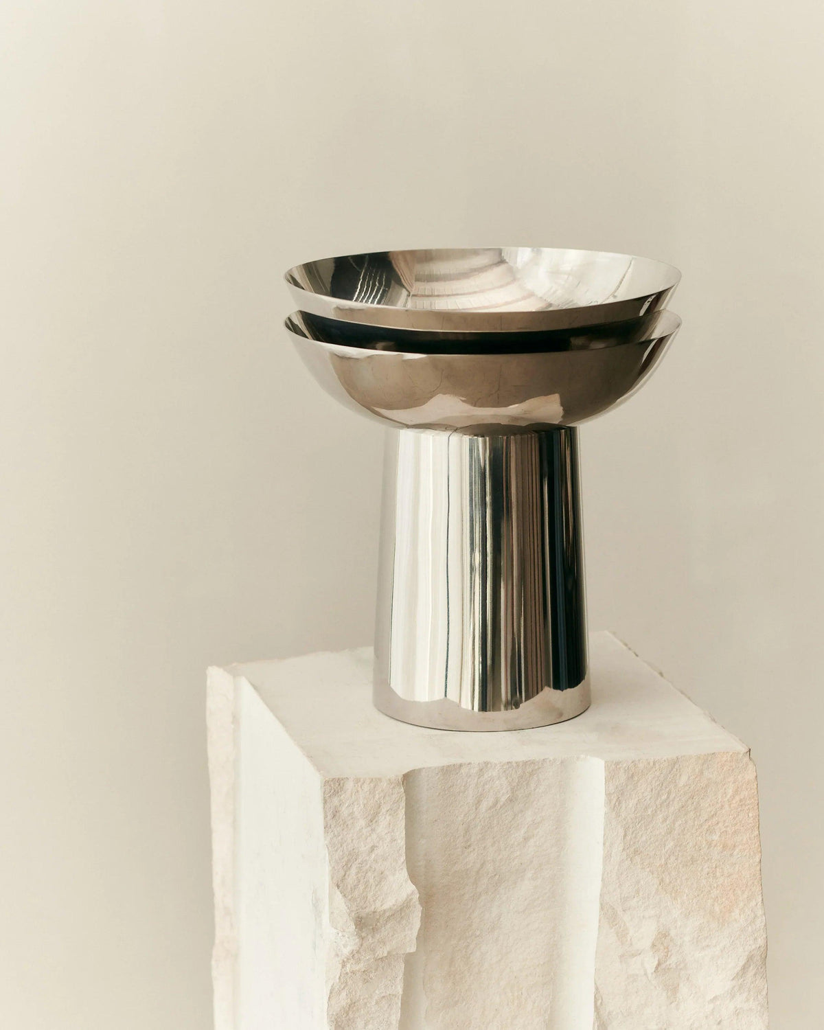 FOUNTAIN VASE 02 — close-up