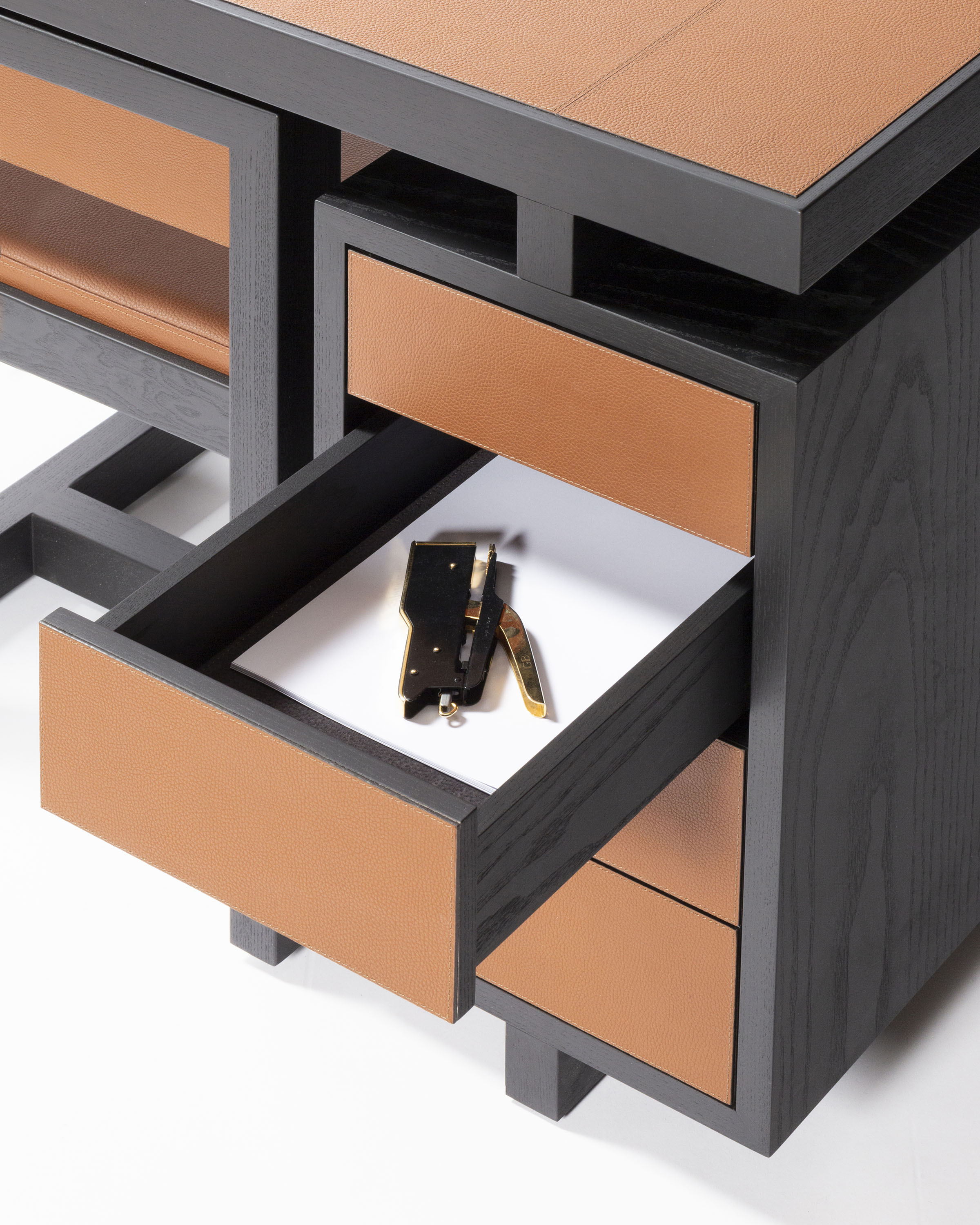 Ensemble Bureau & Chaise en Bois Recouvert de Cuir TWAIN