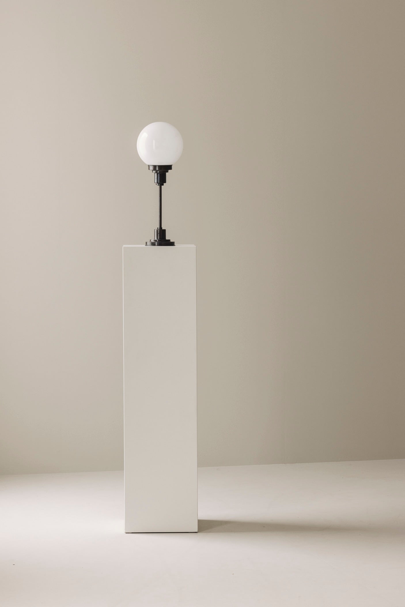 Opaline Art Deco Table Lamp, Sweden 1930s. — detail view