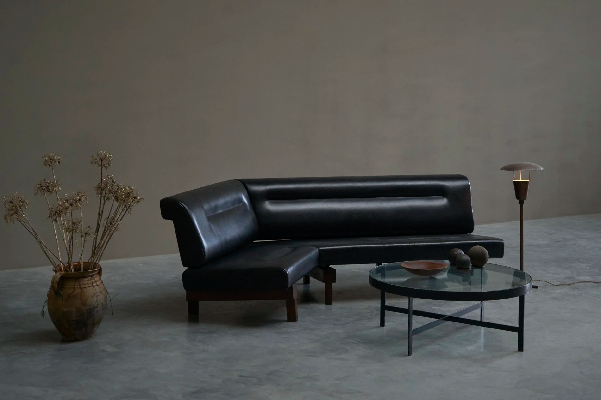 Martin Visser One-Off Boomerang Sofa in Solid Wengé and Black Leather — close-up