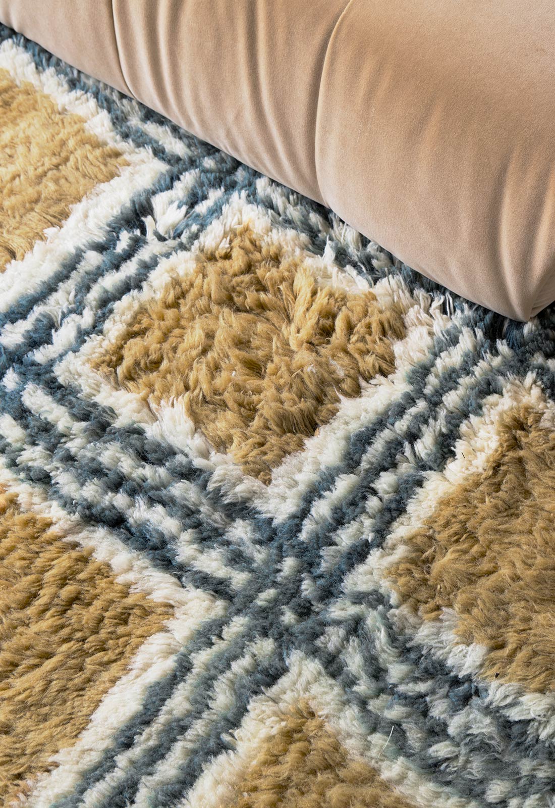 Evelina Kroon 'Shaggy' Handwoven Rug in New Zealand Wool, Pergola — side angle