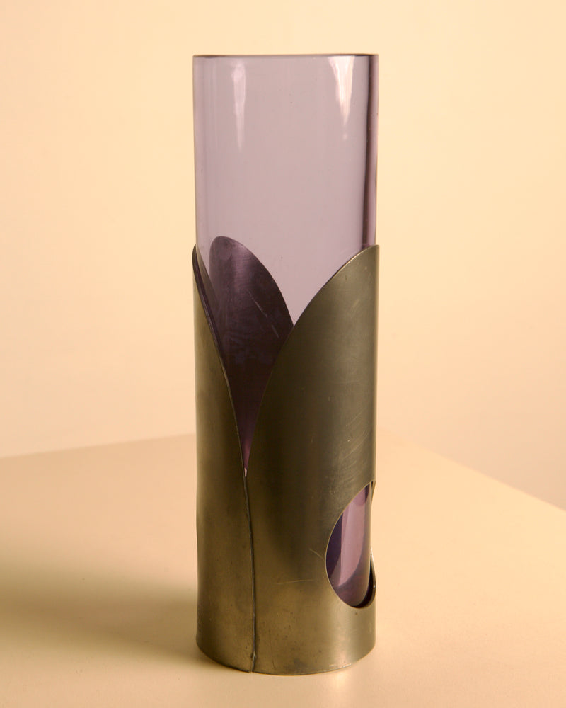 Murano Glass Vase, DLG Arnolfio di Cambio, 1960s — close-up of purple glass with metal holder