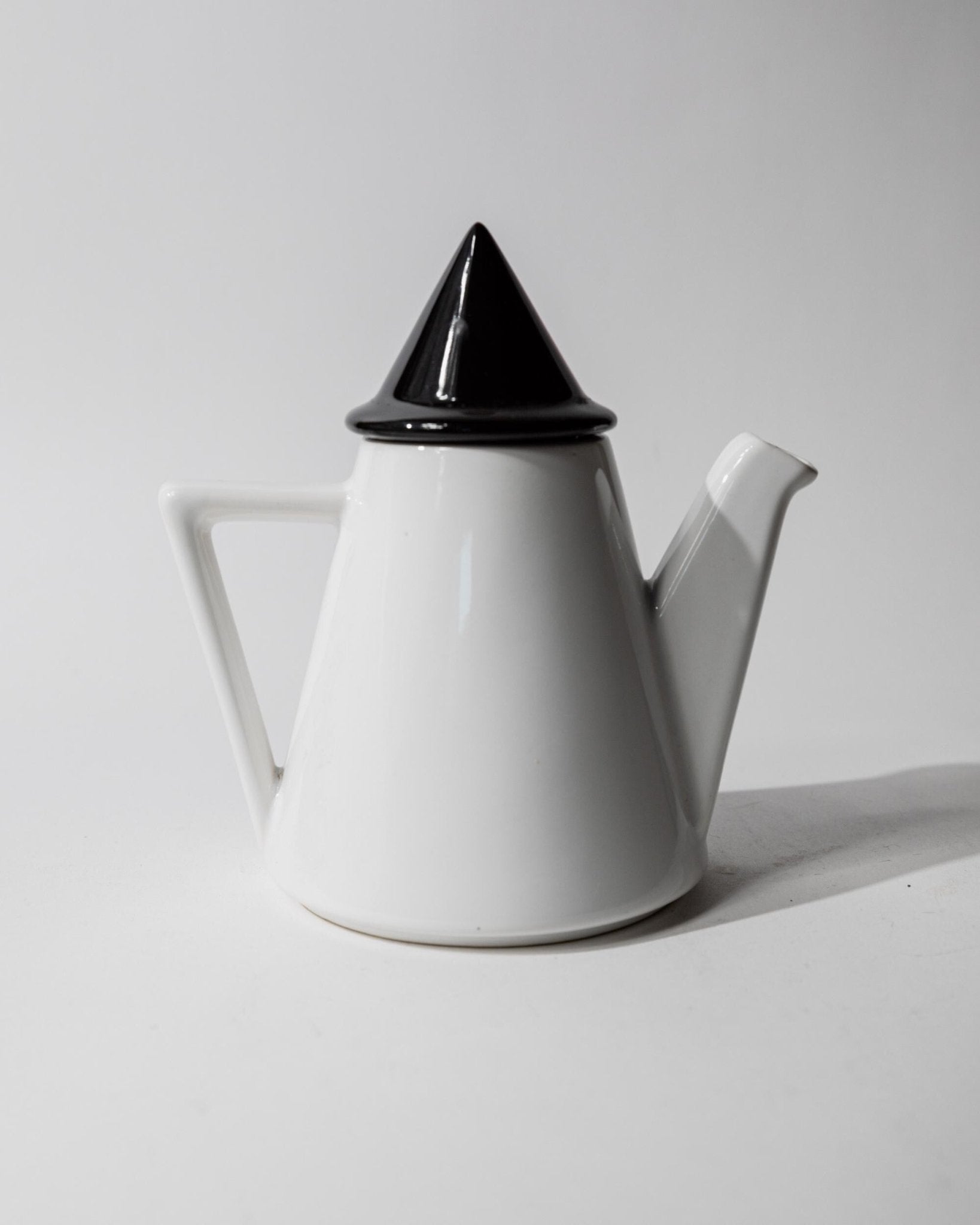 Vintage 1980s Ceramic Coffee or Tea Pot, Memphis Postmodern Design, Black and White Triangle, Sculptural Tableware, Elegant Gift Idea by Bottega Jacobs