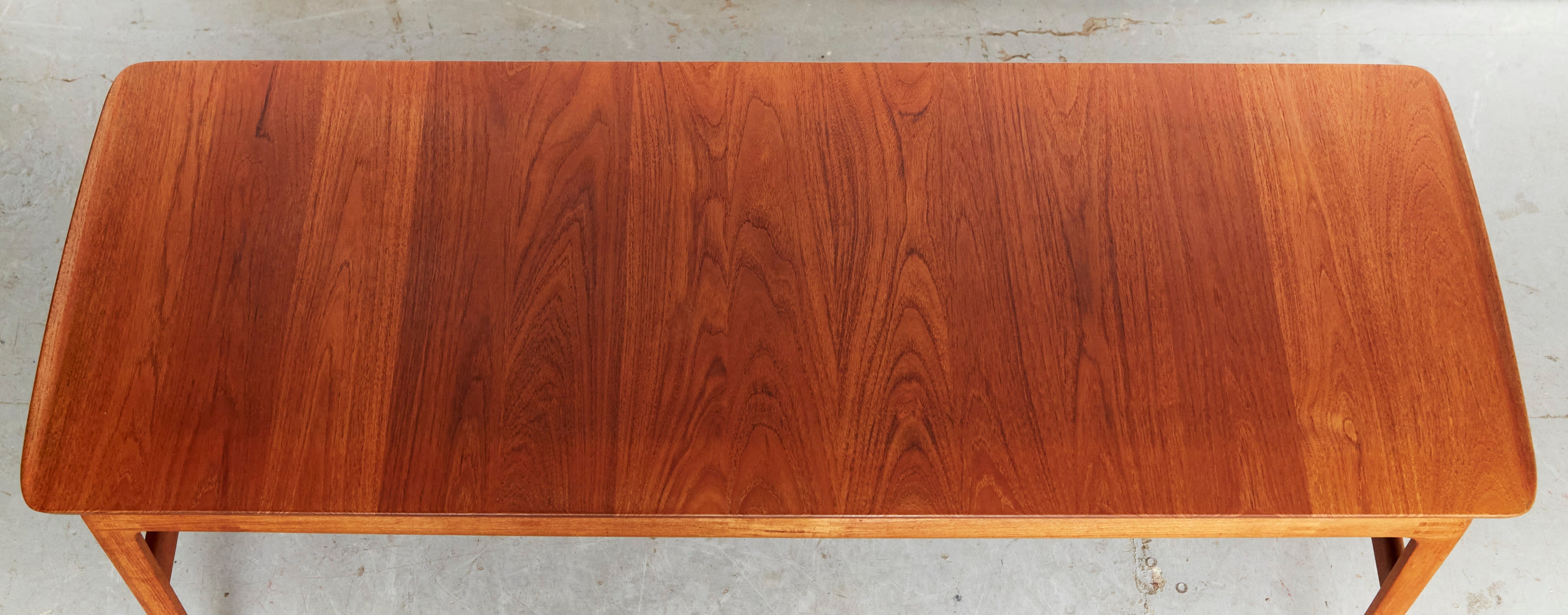Peter Hvidt & Orla Mølgaard-Nielsen FD640 Coffee Table for France & Søn — top view of warm wood surface