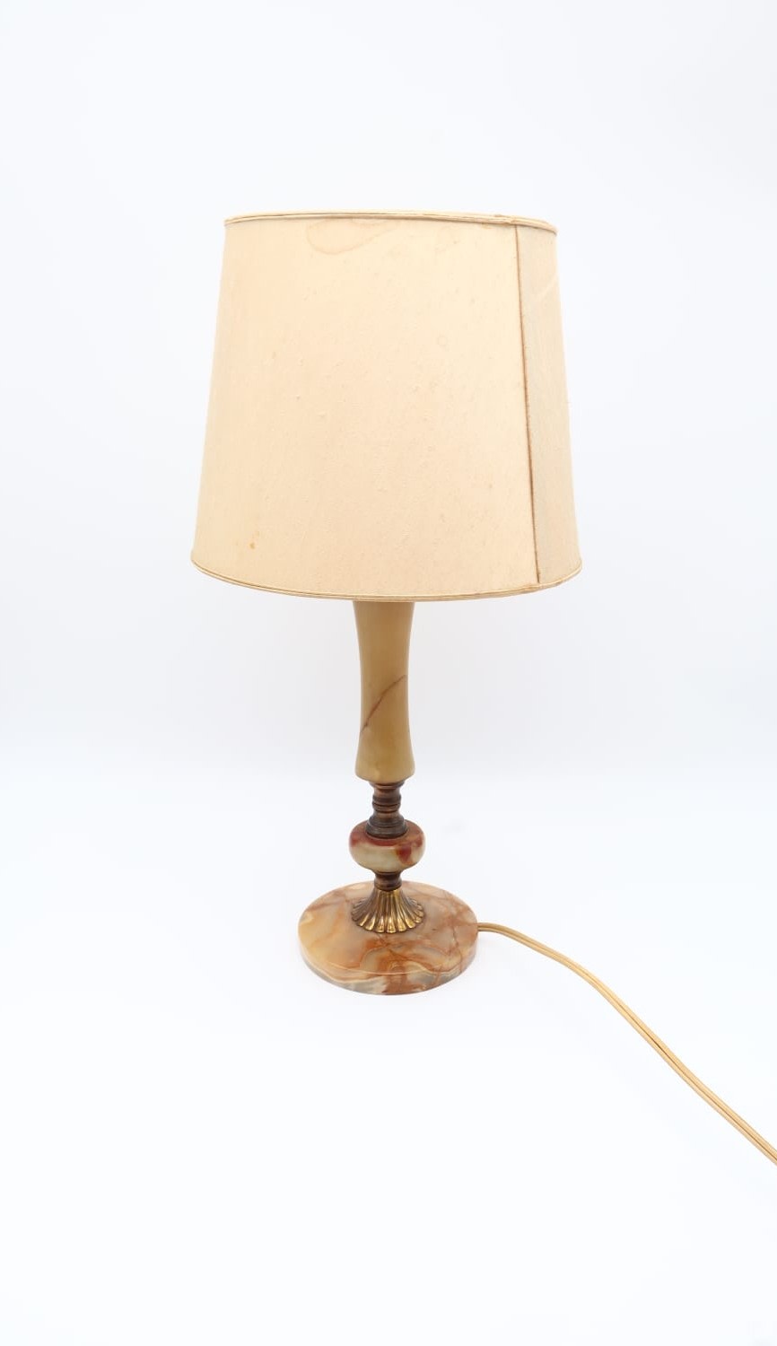 Vintage Hollywood Regency Onyx & Brass Table Lamp – Italy, 1970s — detail view
