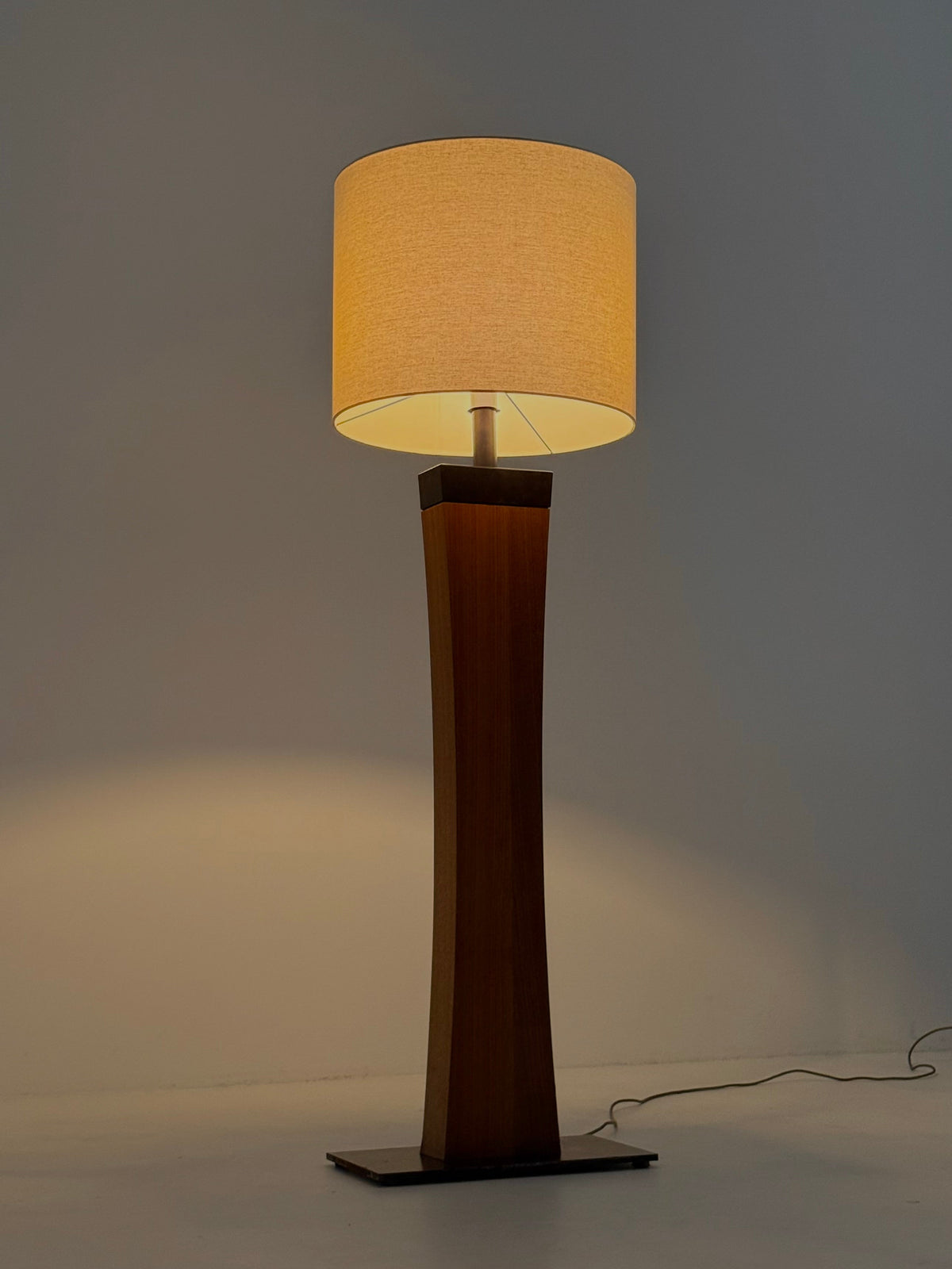 Italian Mid Century teak floor lamp — view 9