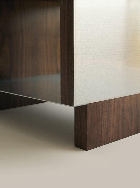 B1 [single stool]
