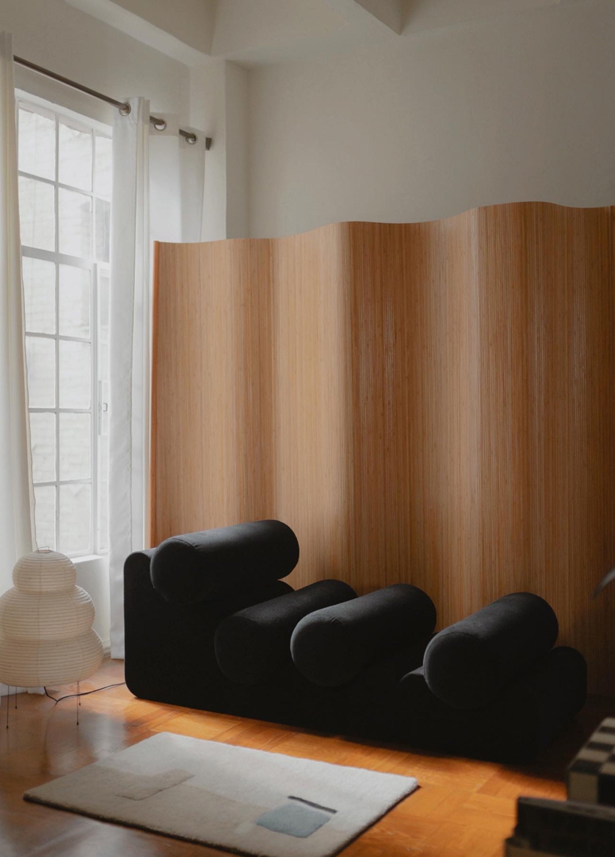 <source>
Fauteuil Lounge en Contreplaqué et Velours
</source>