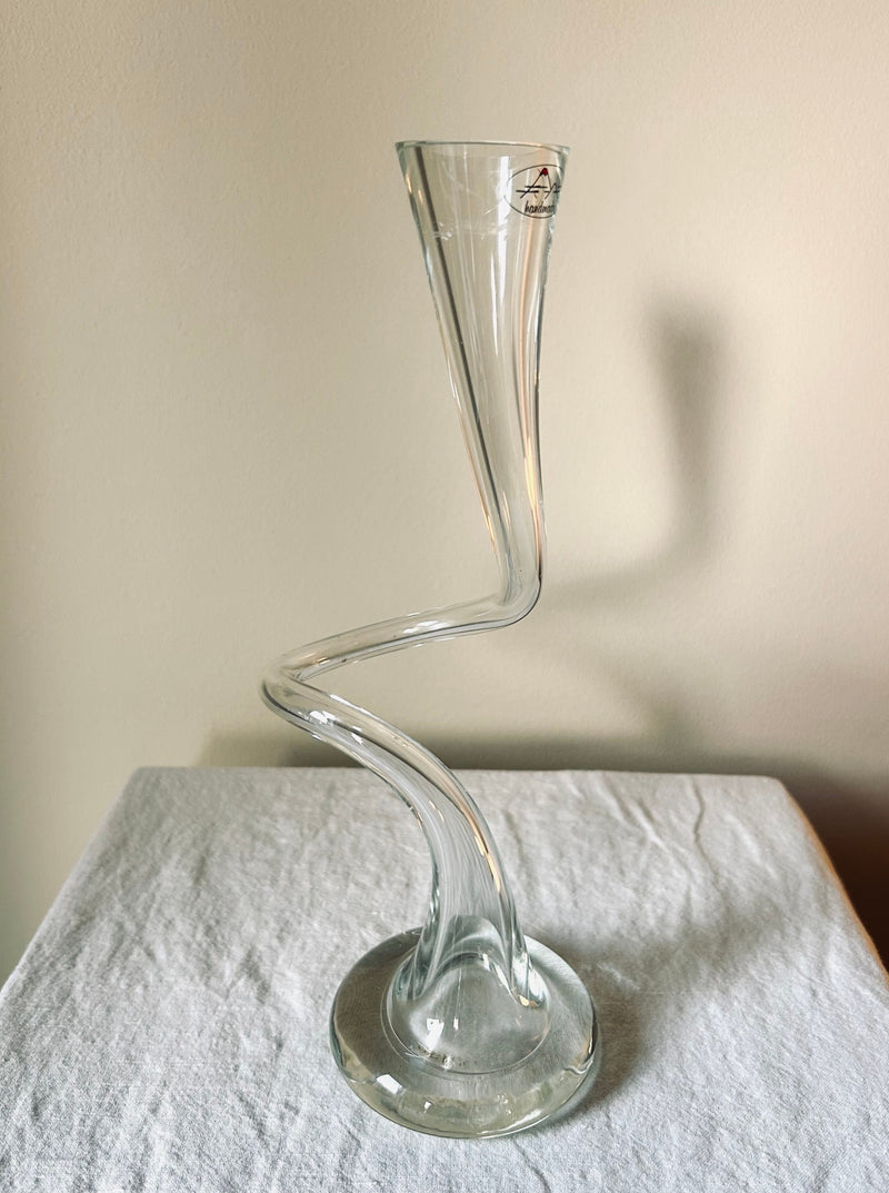  Elegant and stylish swirl glass candleholder, perfect for creating a cozy atmosphere