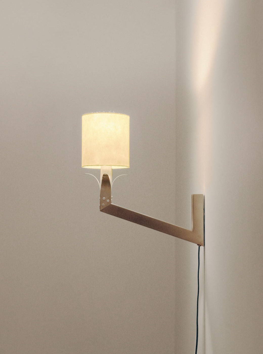 Stainless wall lamp 01 with sleek modern design and adjustable arm