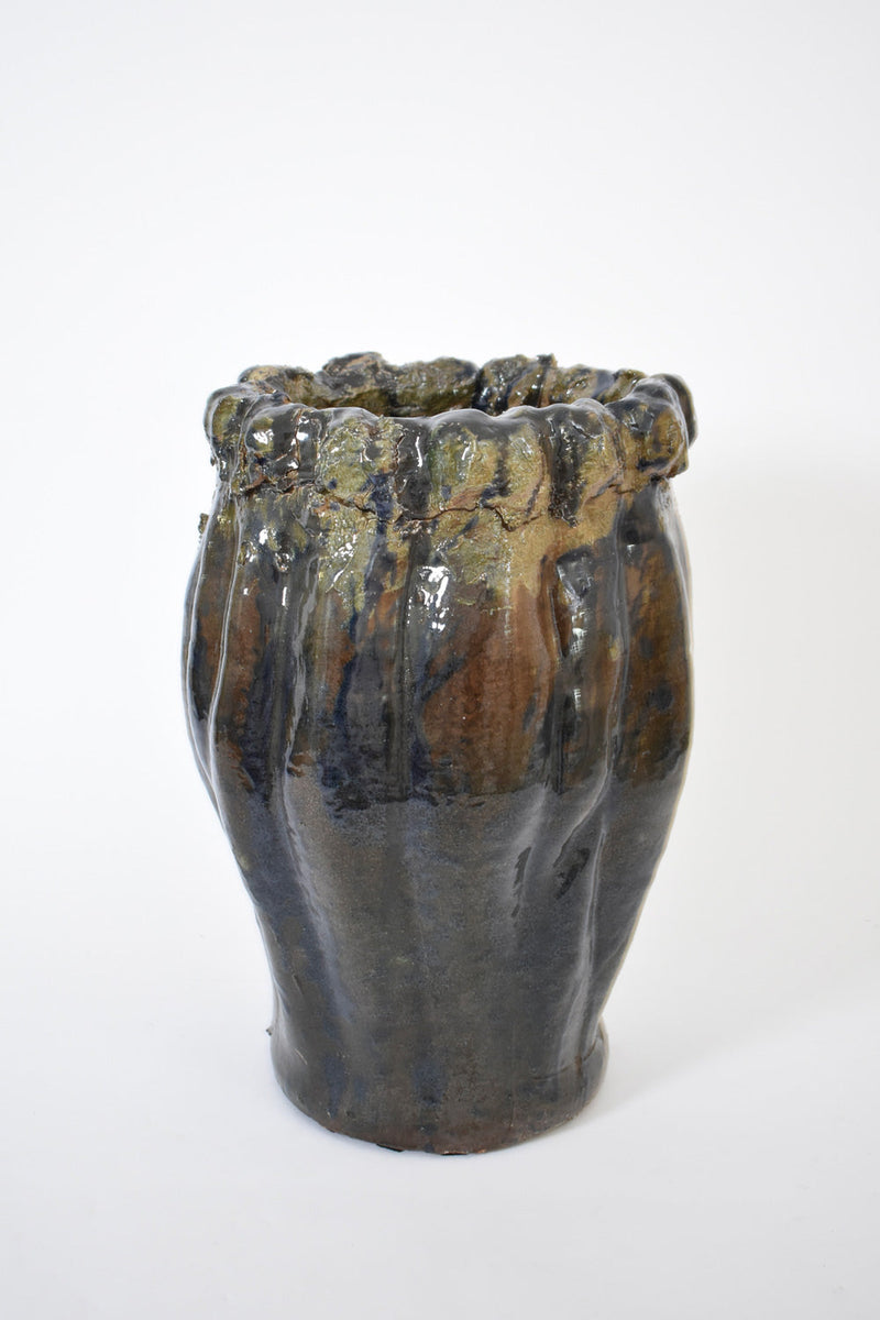 Helder organic ceramic vase with textured rim in earthy glazed tones