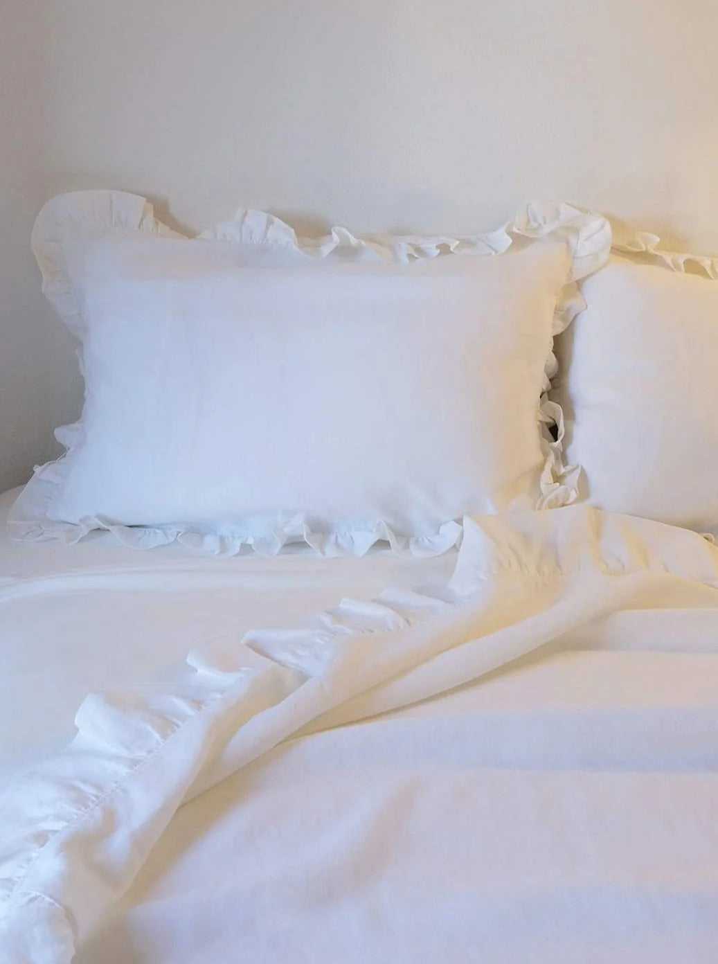 The Ruffled Casita Linen Pillowslips Set in White