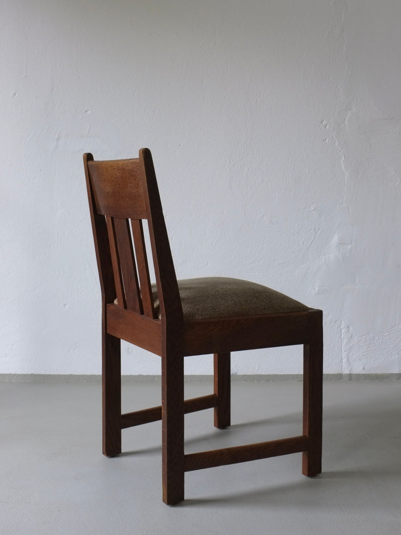 Side profile view of Arts & Crafts oak dining chair with green seat