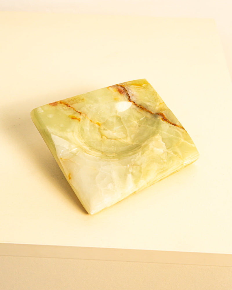 Italian onyx ashtray with translucent golden veining from 1980s