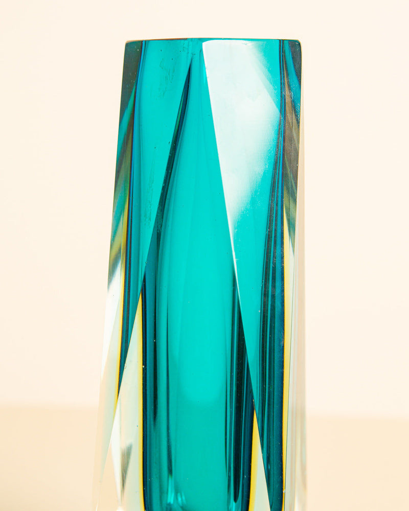 Turquoise Murano glass Diamant vase showing faceted crystal structure
