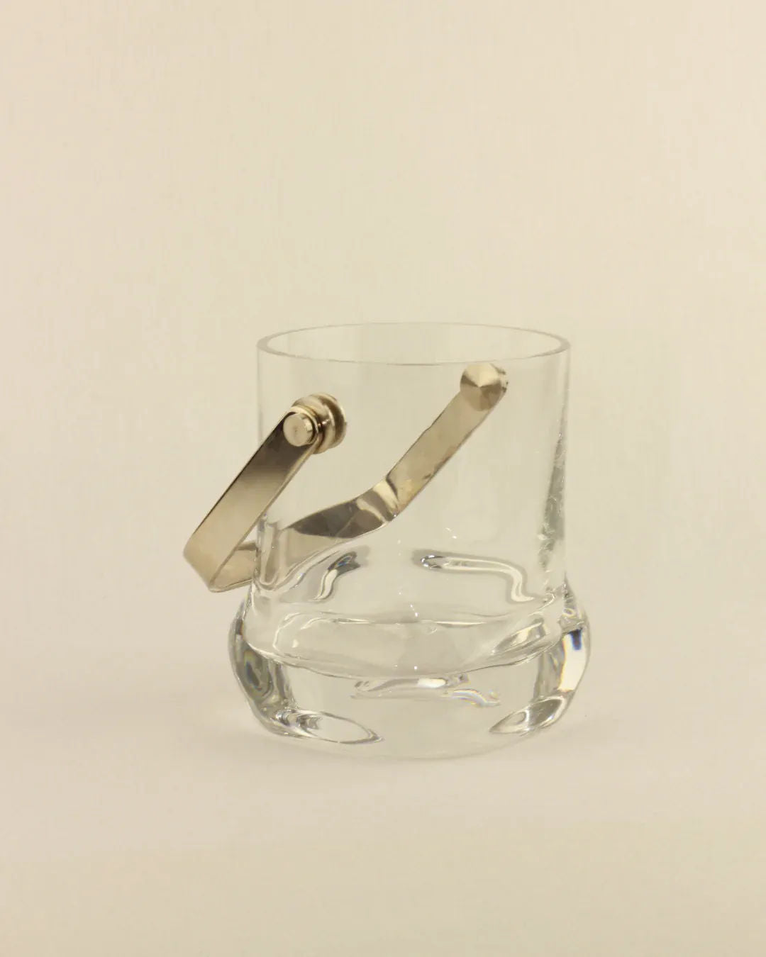 Elegant Crystal Ice Bucket with Intricate Design, Ideal for Serving Cocktails