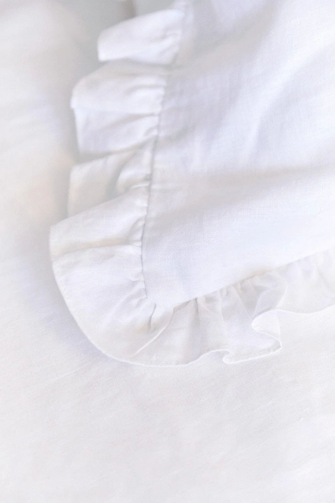 The Ruffled Casita Linen Duvet Cover in white