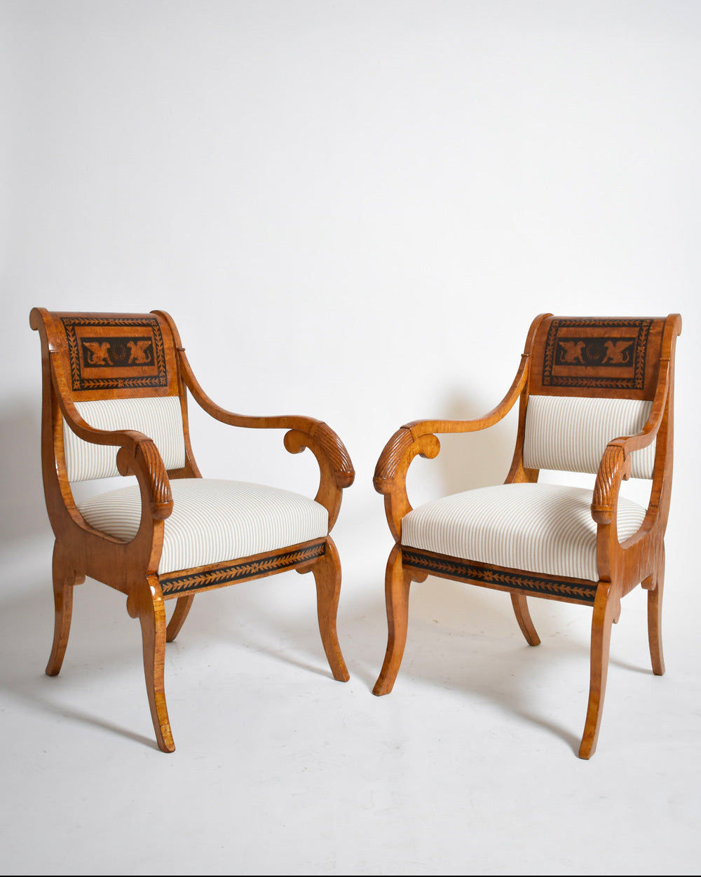 Paire de Fauteuils Étrusques, XIXe siècle.
